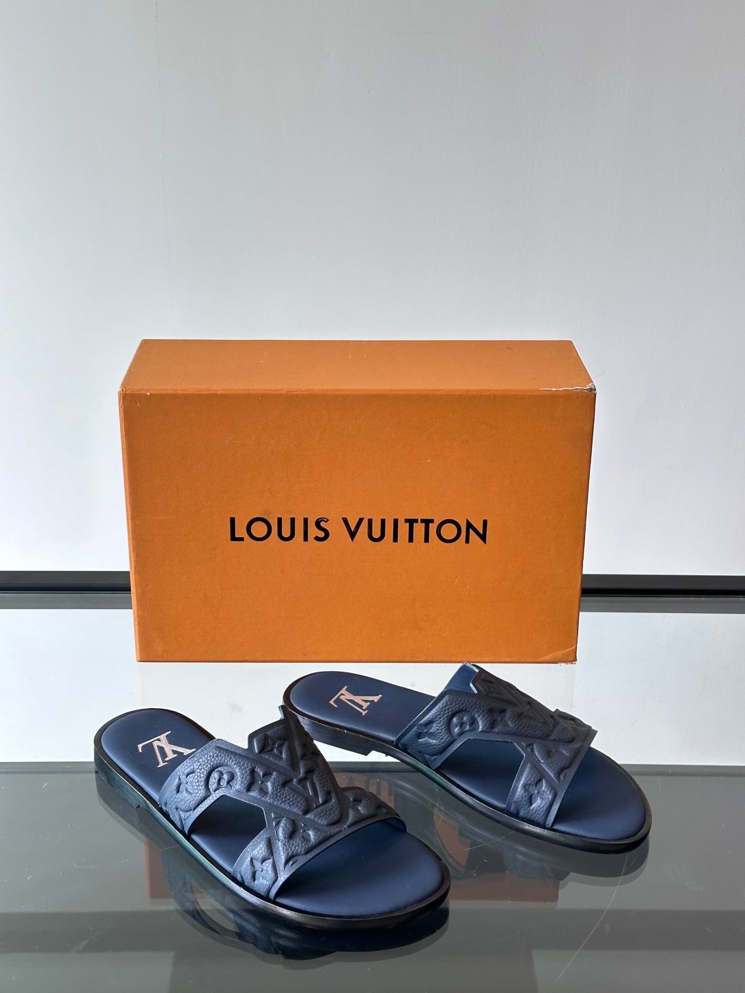 LV MAN - Image 6