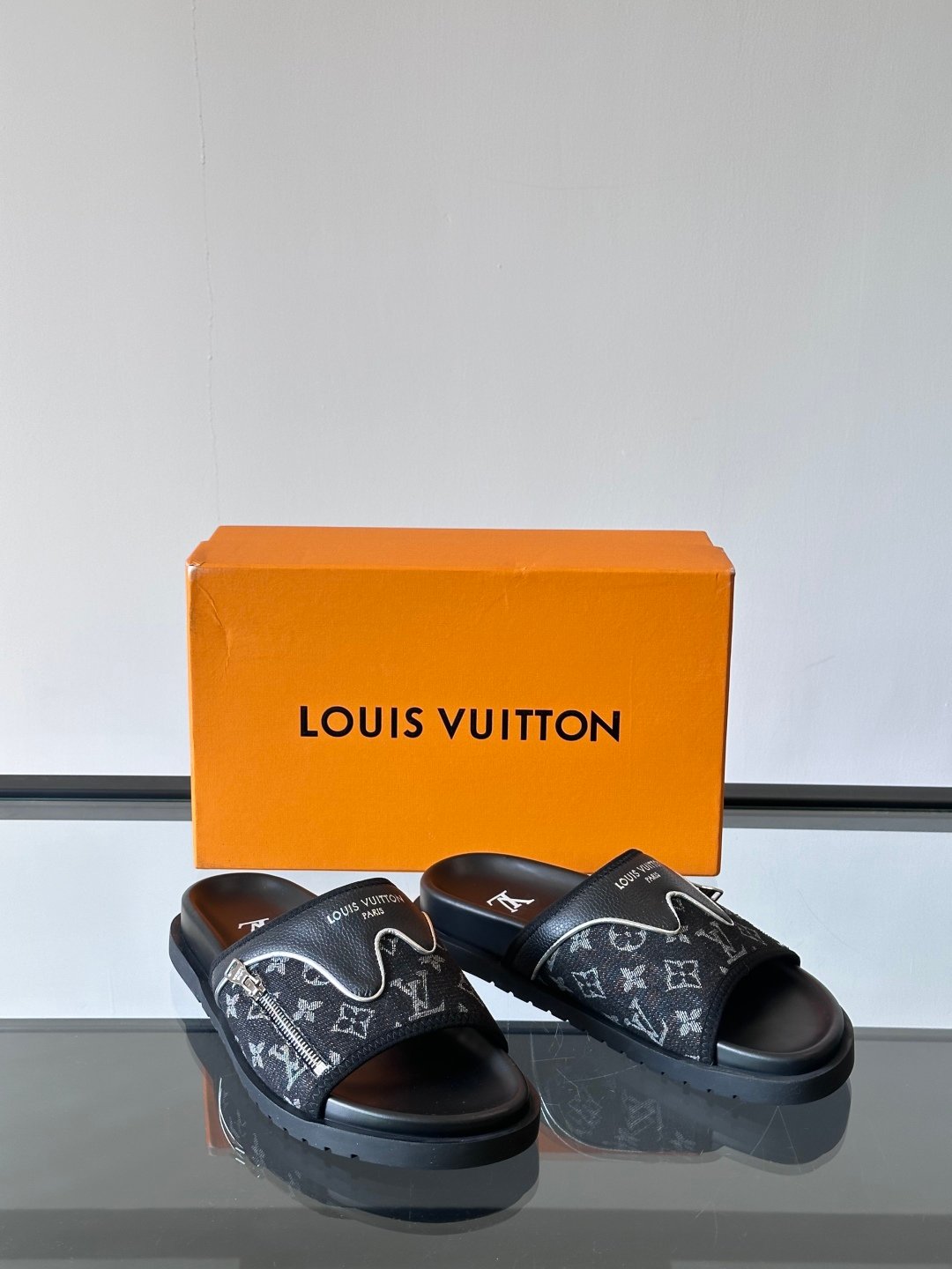LV MAN - Image 6