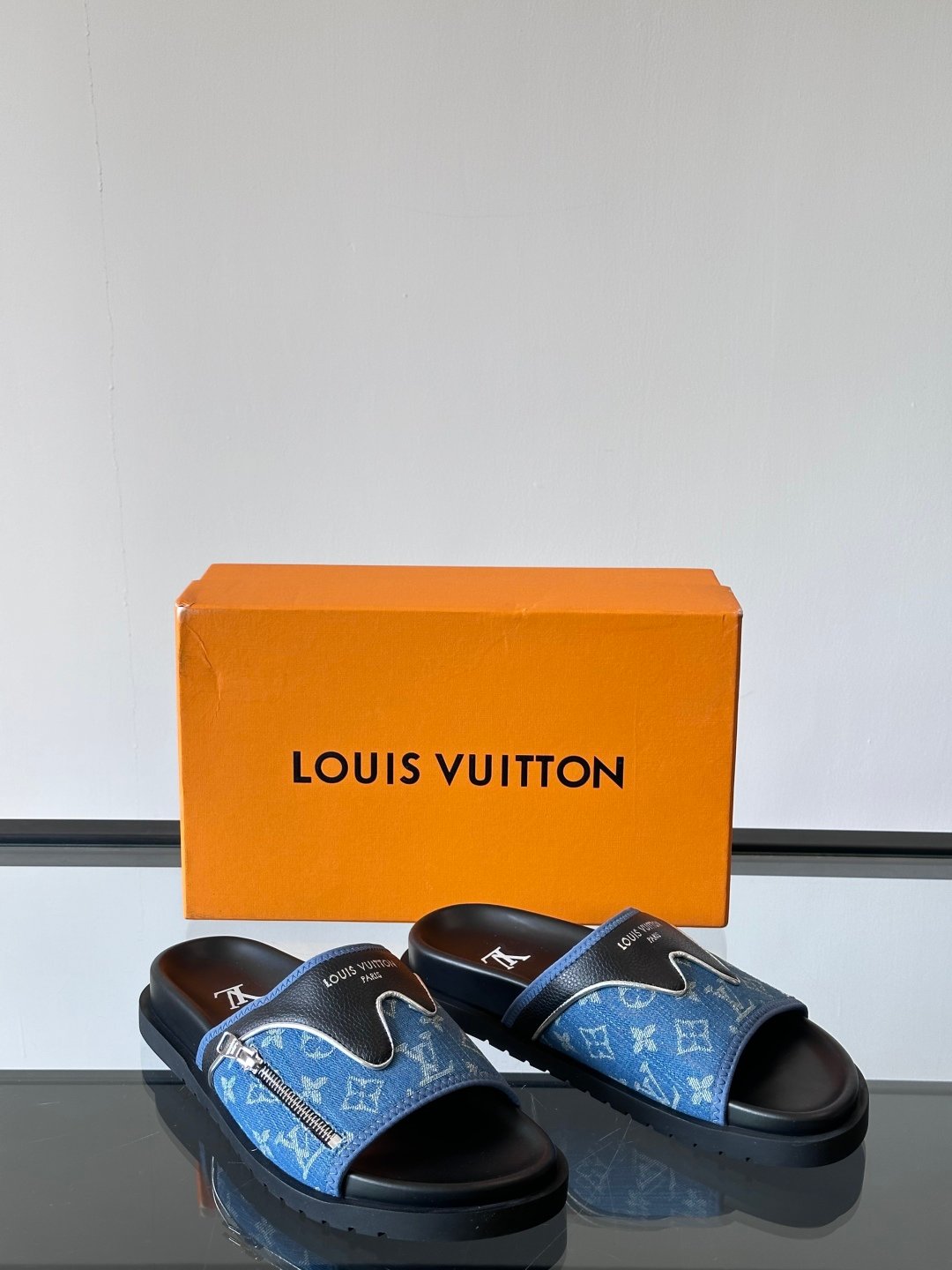 LV MAN - Image 6