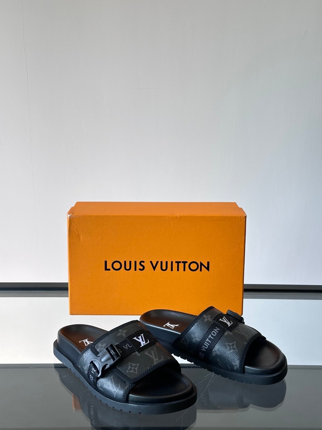 LV MAN - Image 6