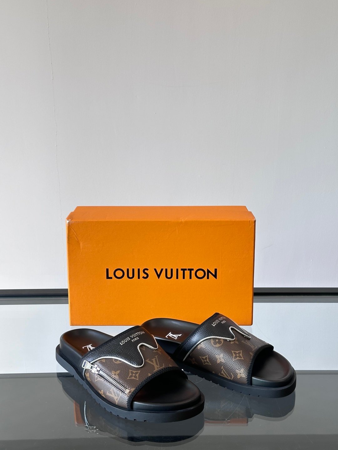 LV MAN - Image 6