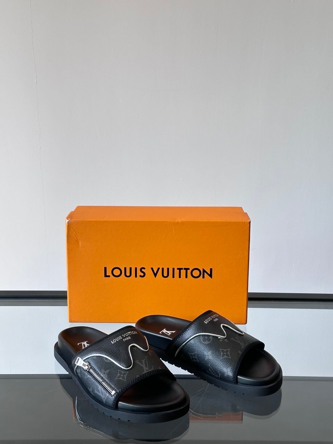 LV MAN - Image 6