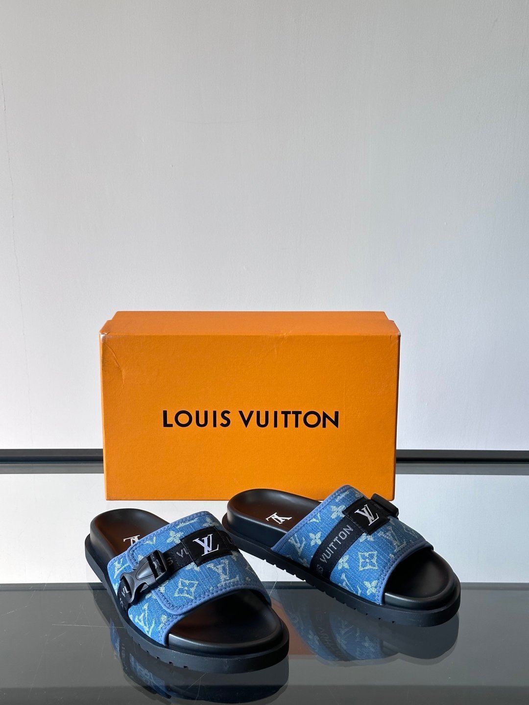 LV MAN - Image 6