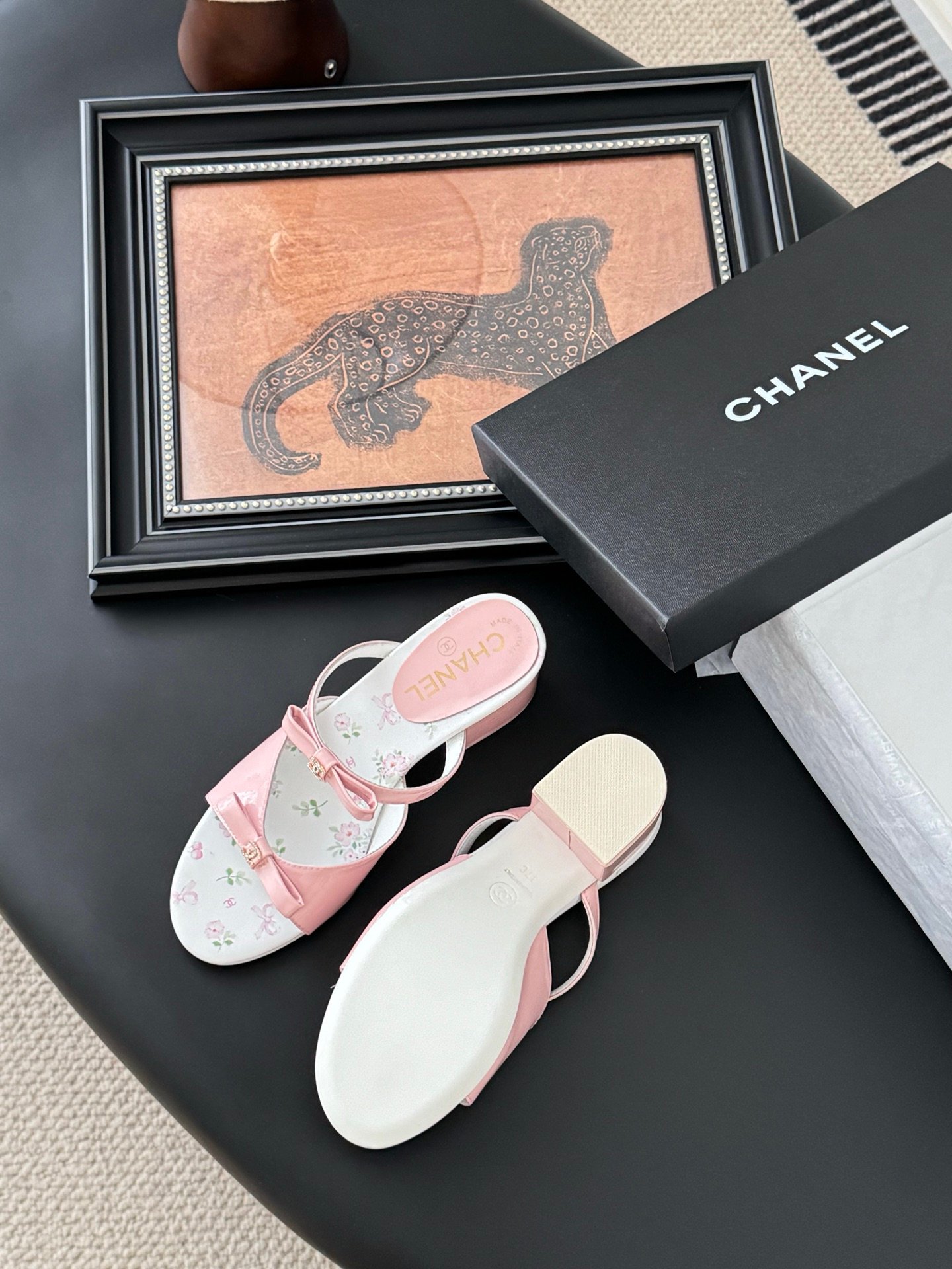 CHANEL Woman - Image 6