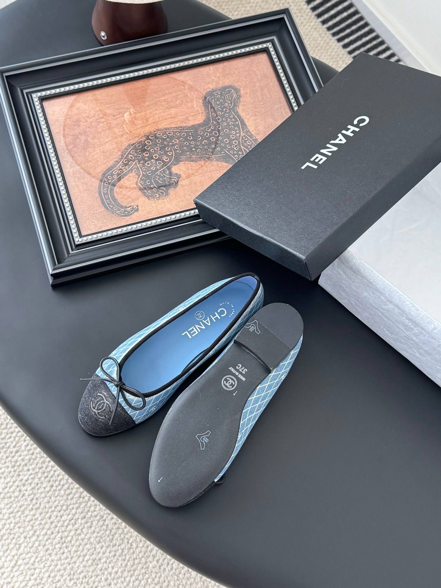 CHANEL Woman - Image 6