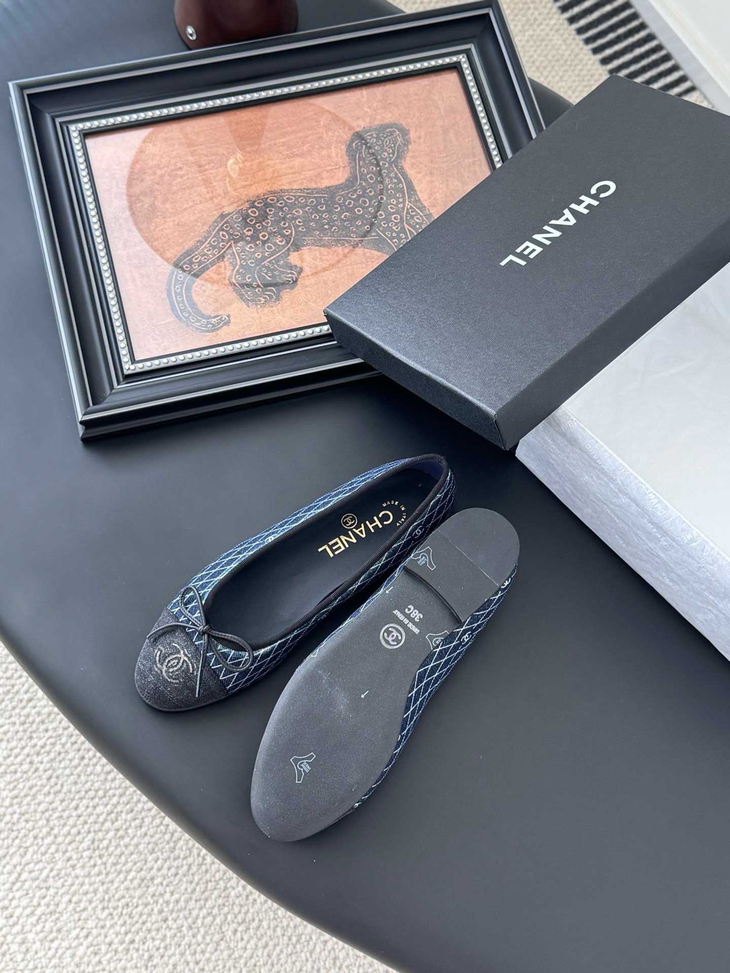 CHANEL Woman - Image 6