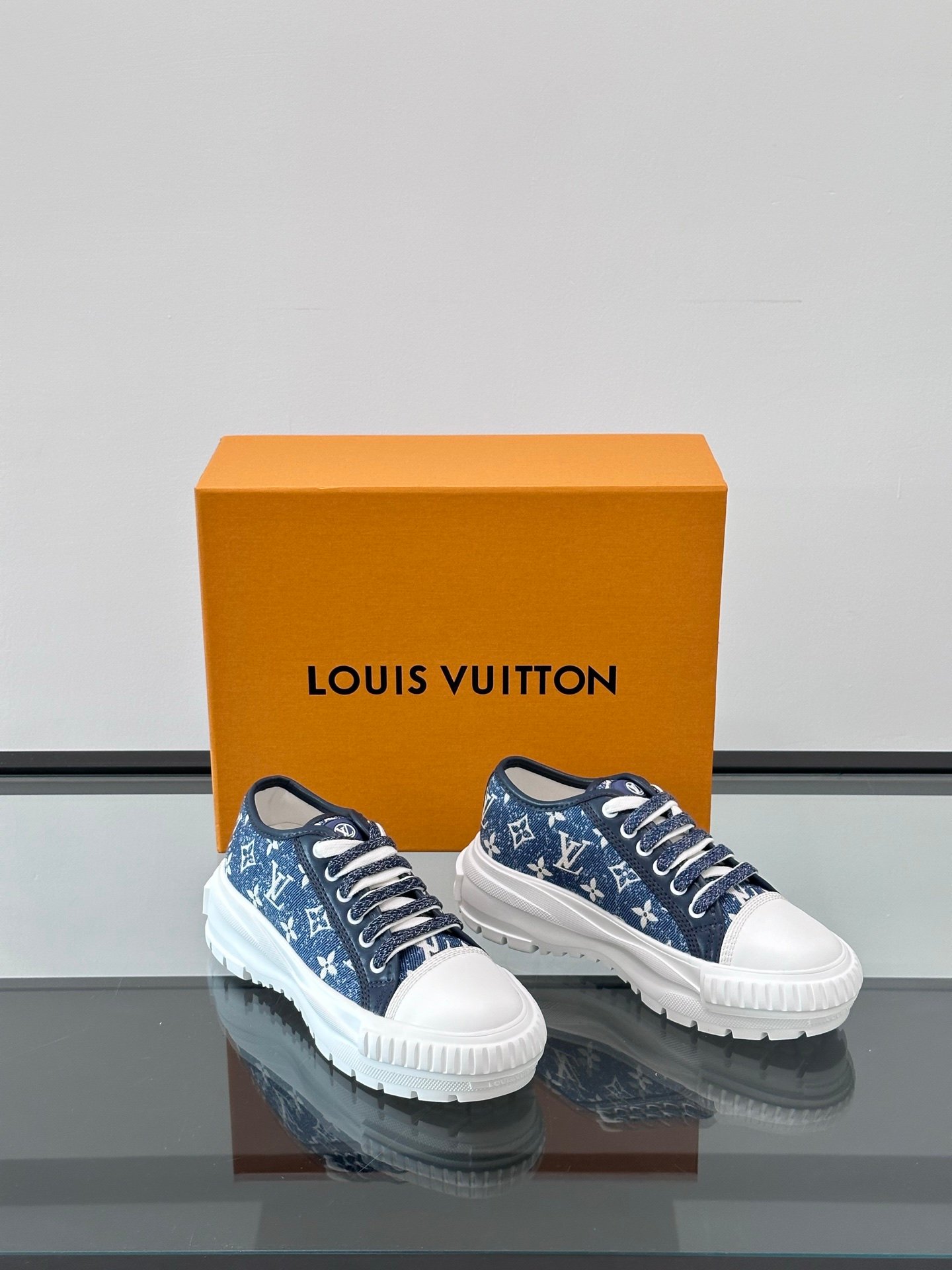 LV MAN - Image 6