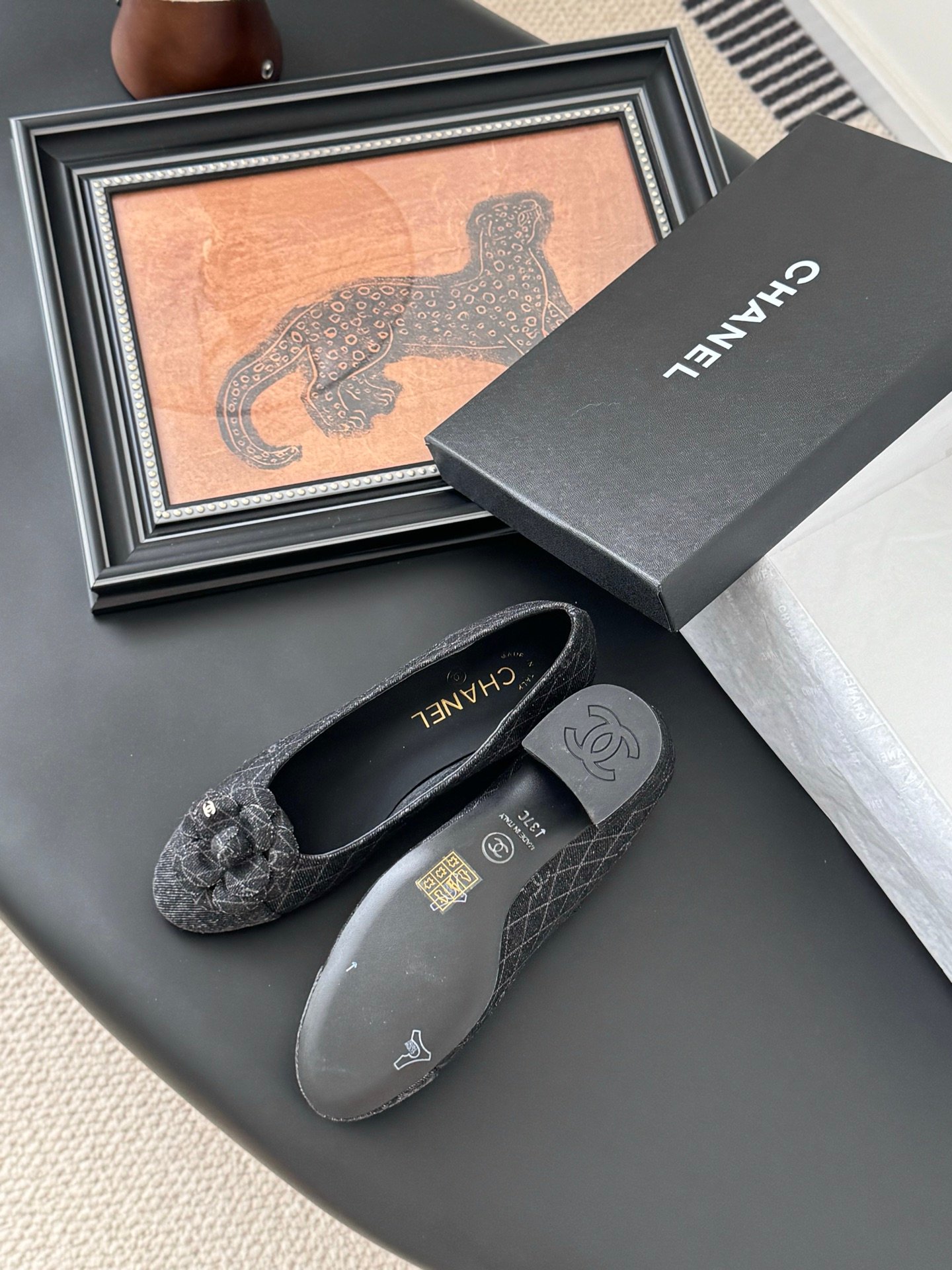 CHANEL Woman - Image 6