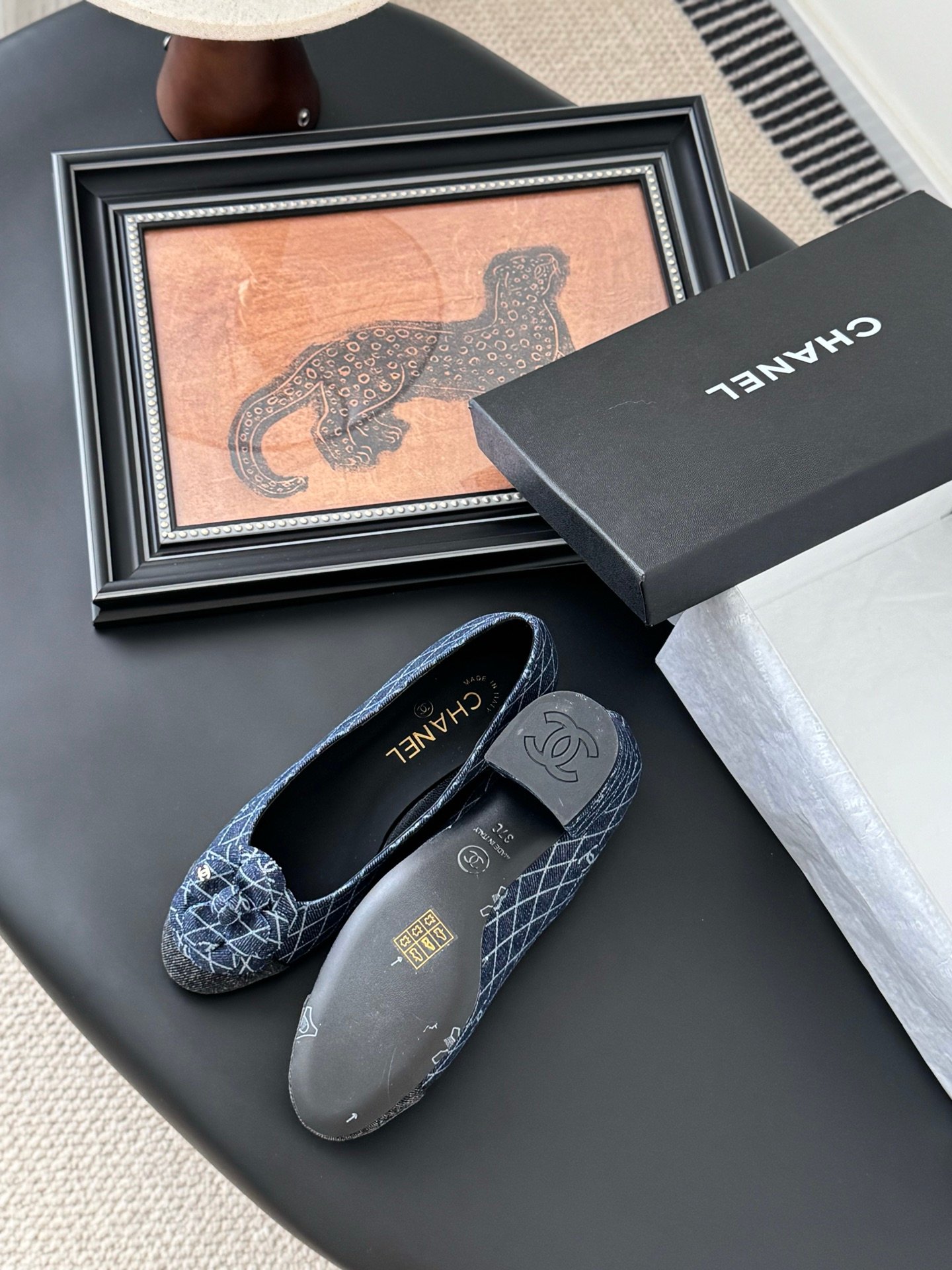 CHANEL Woman - Image 6