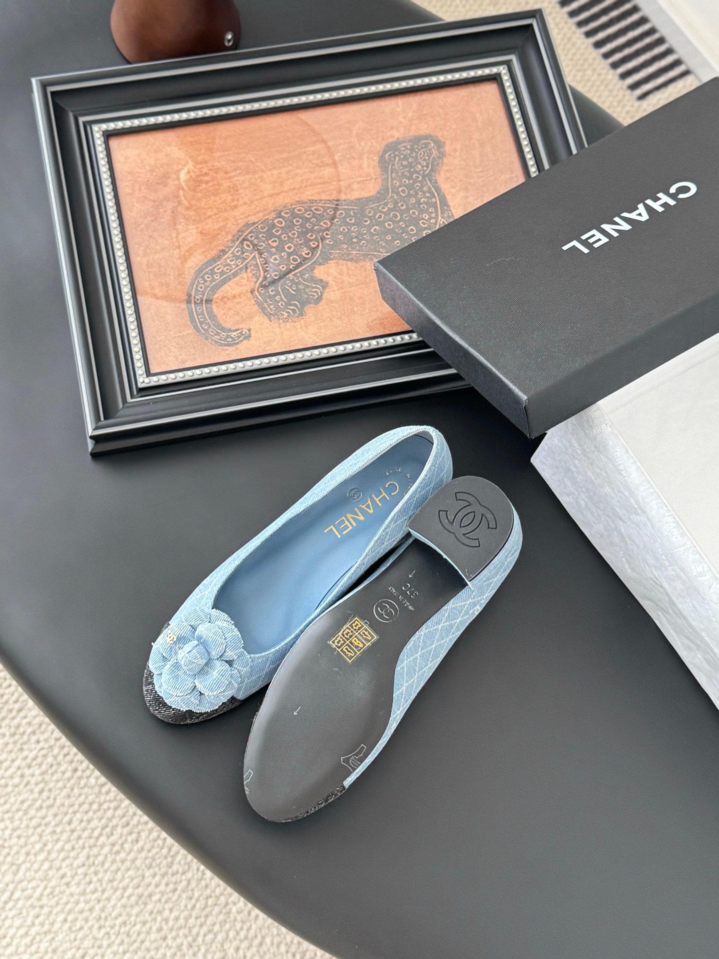 CHANEL Woman - Image 6