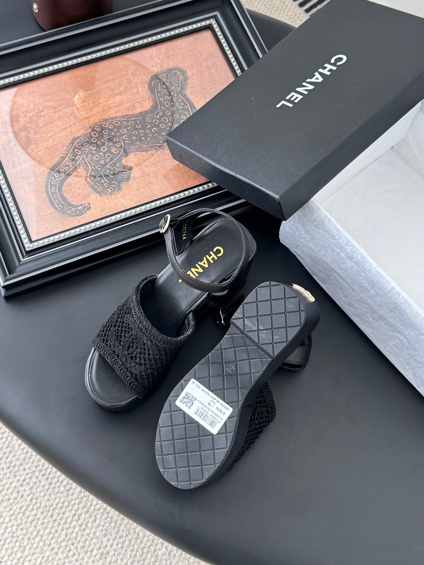 CHANEL Woman - Image 6