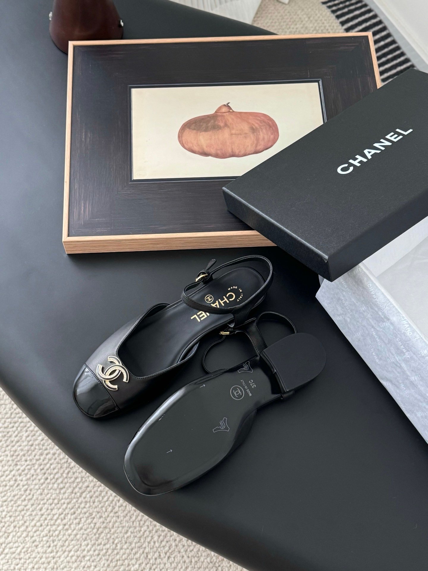 CHANEL Woman - Image 6