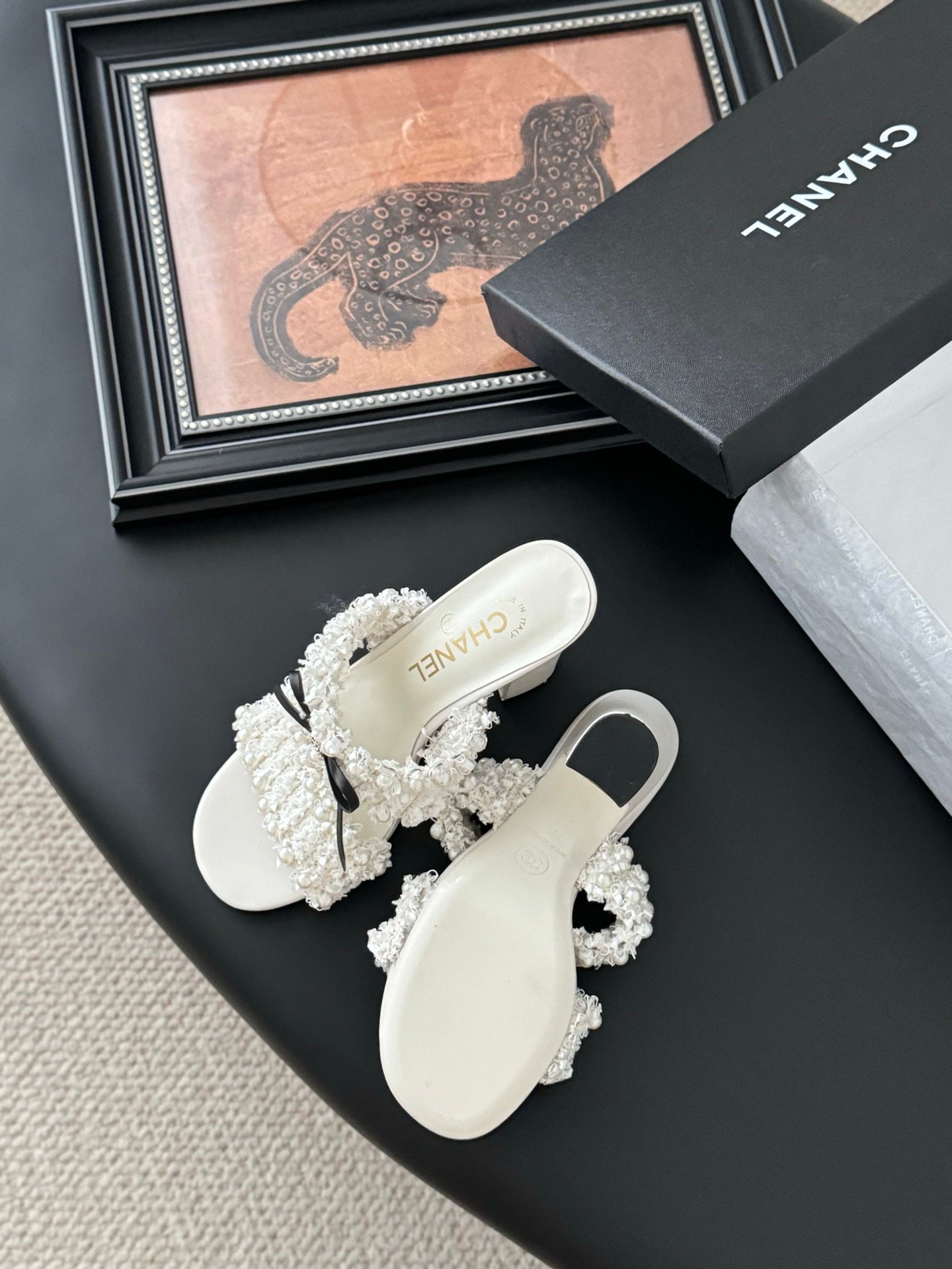 CHANEL Woman - Image 6