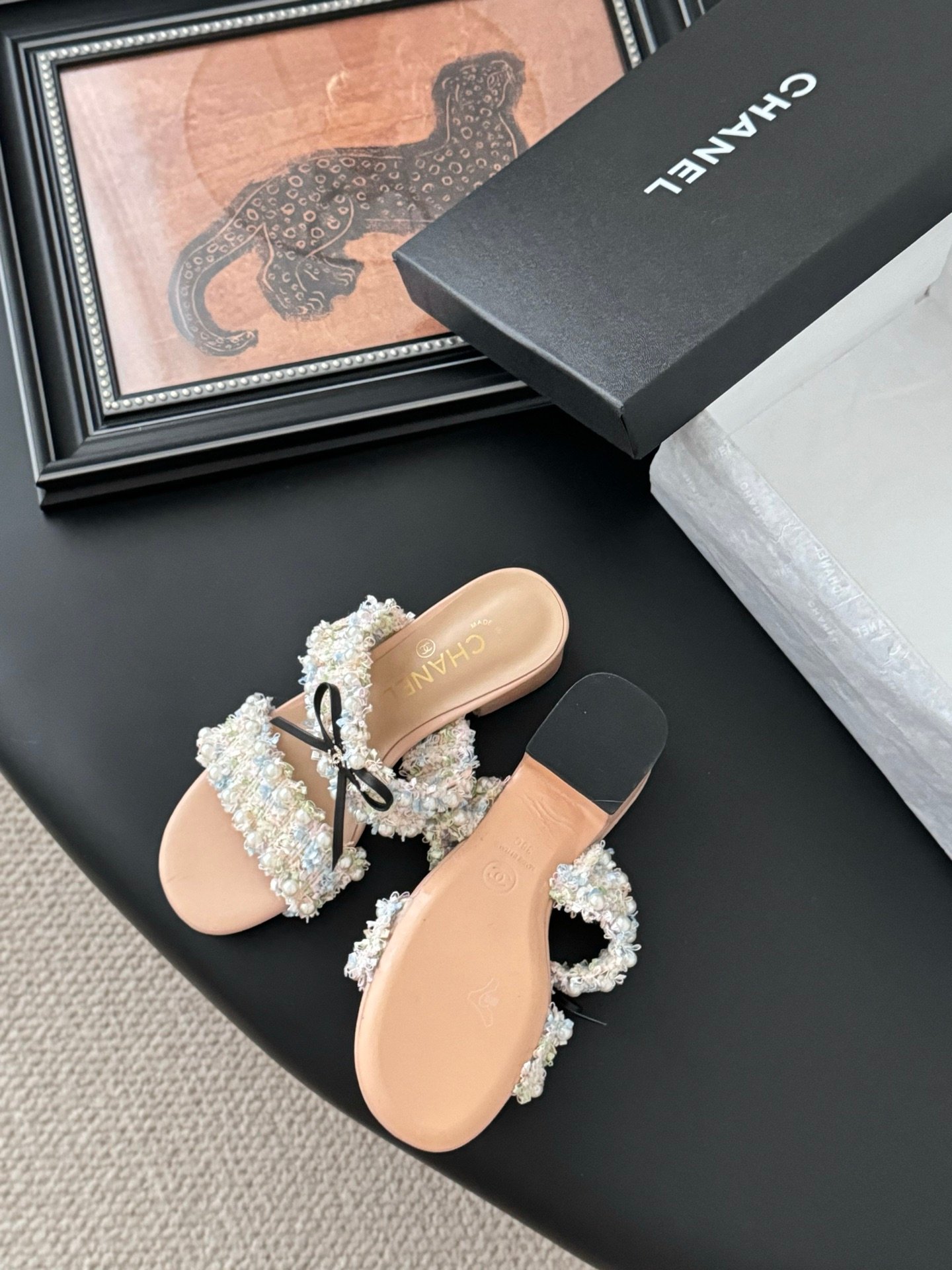 CHANEL Woman - Image 6