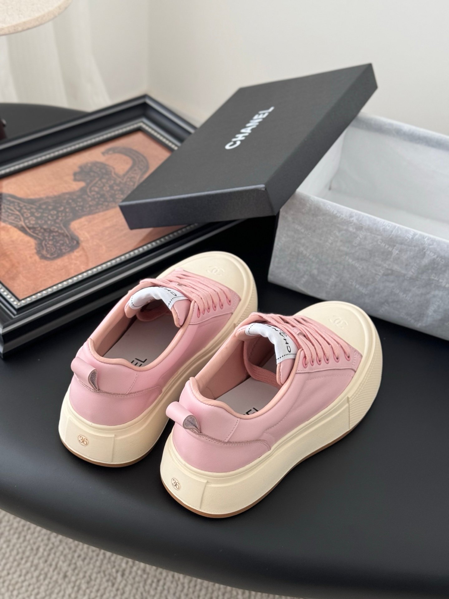 CHANEL Woman - Image 6