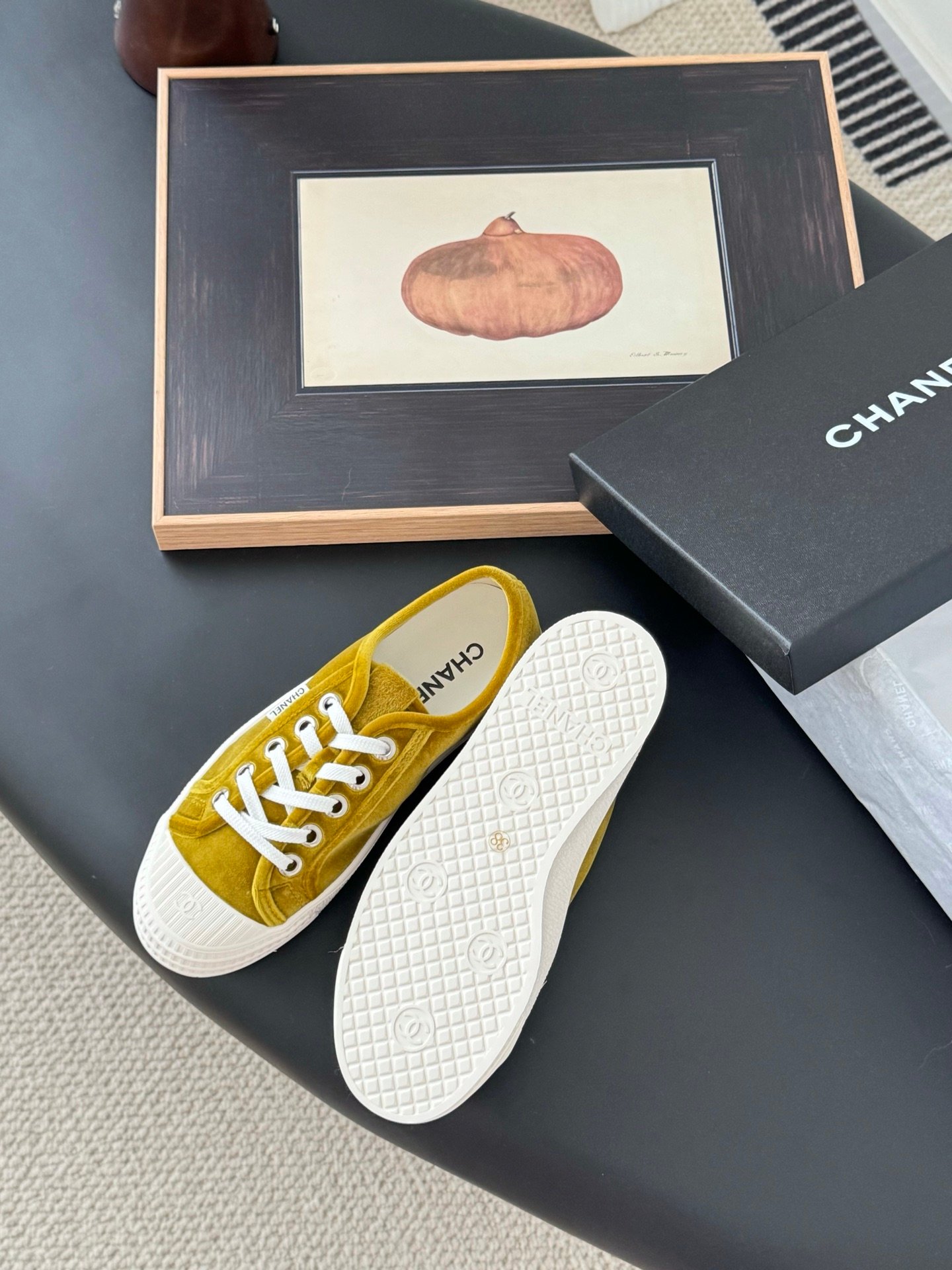 CHANEL Woman - Image 6