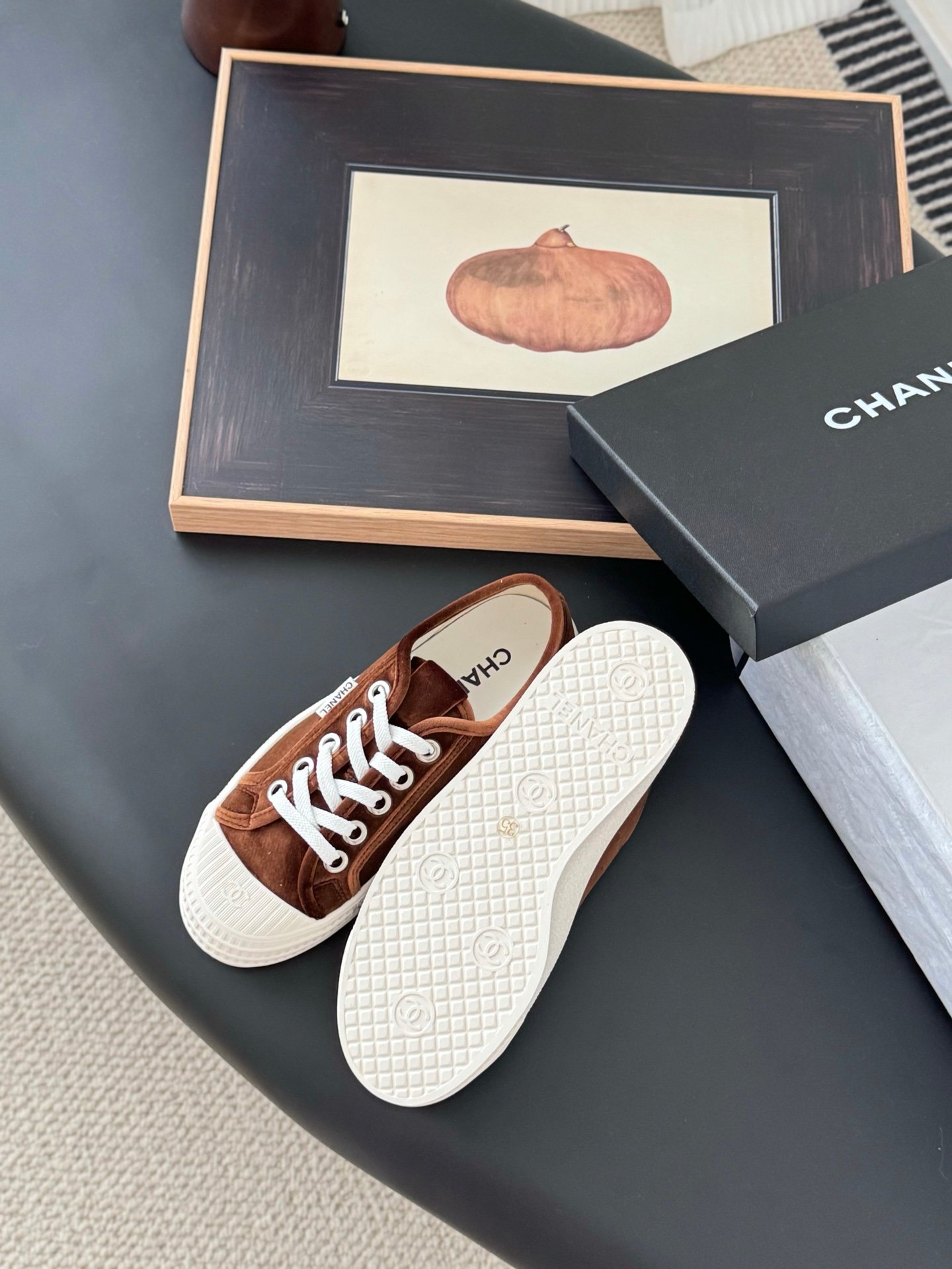 CHANEL Woman - Image 6