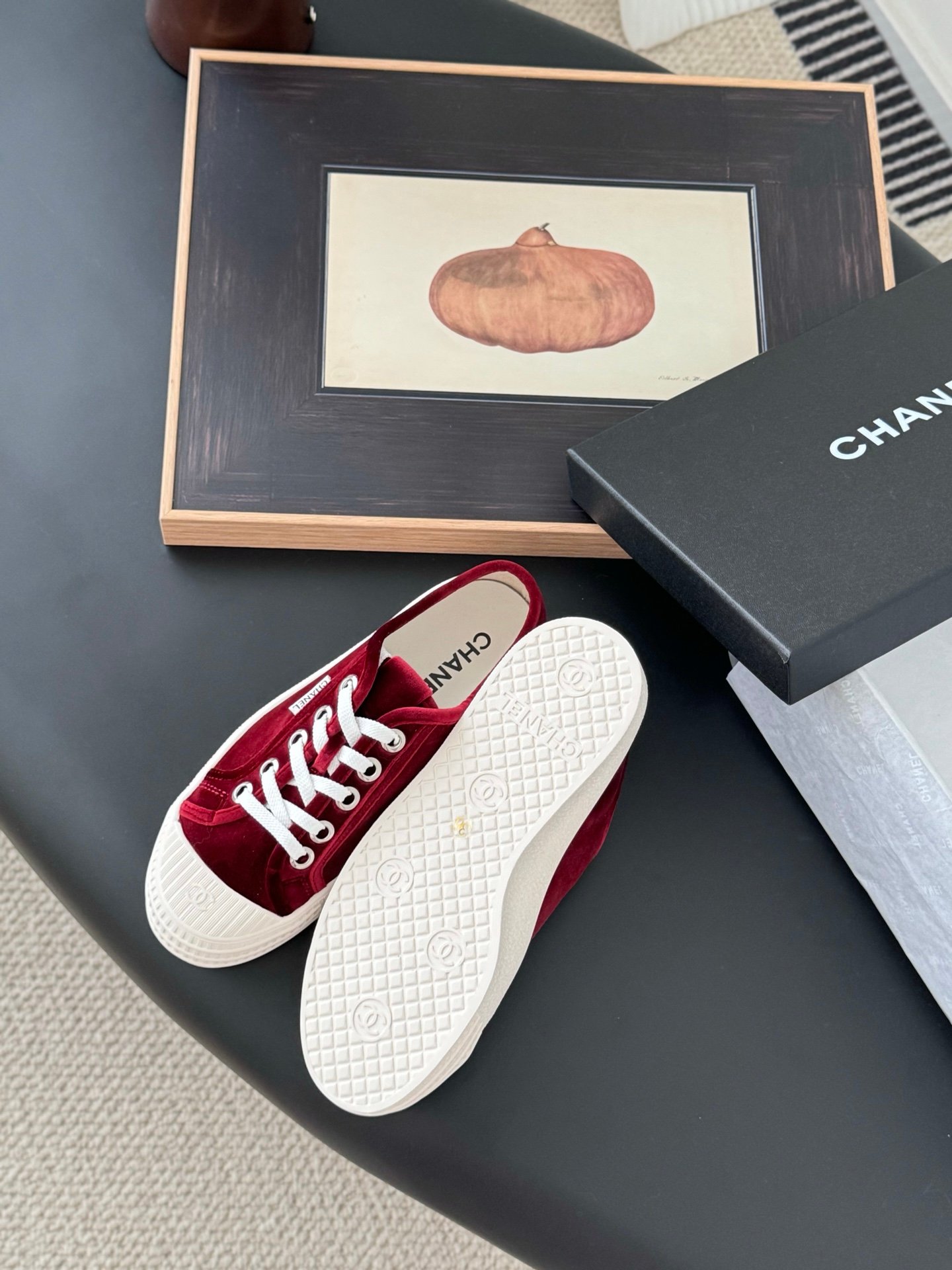 CHANEL Woman - Image 6