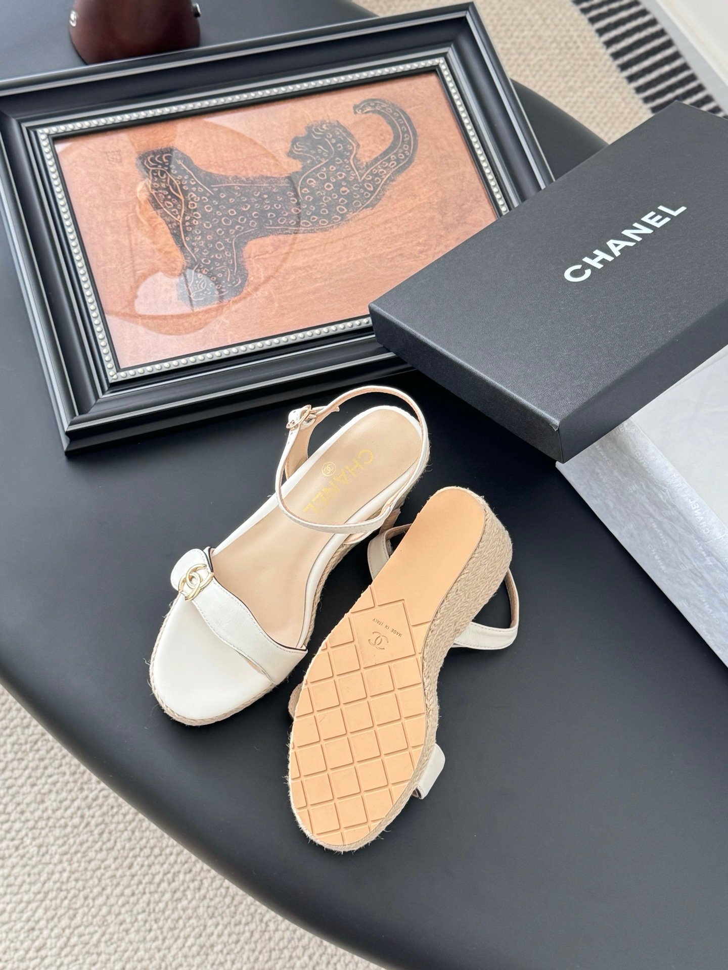 CHANEL Woman - Image 4