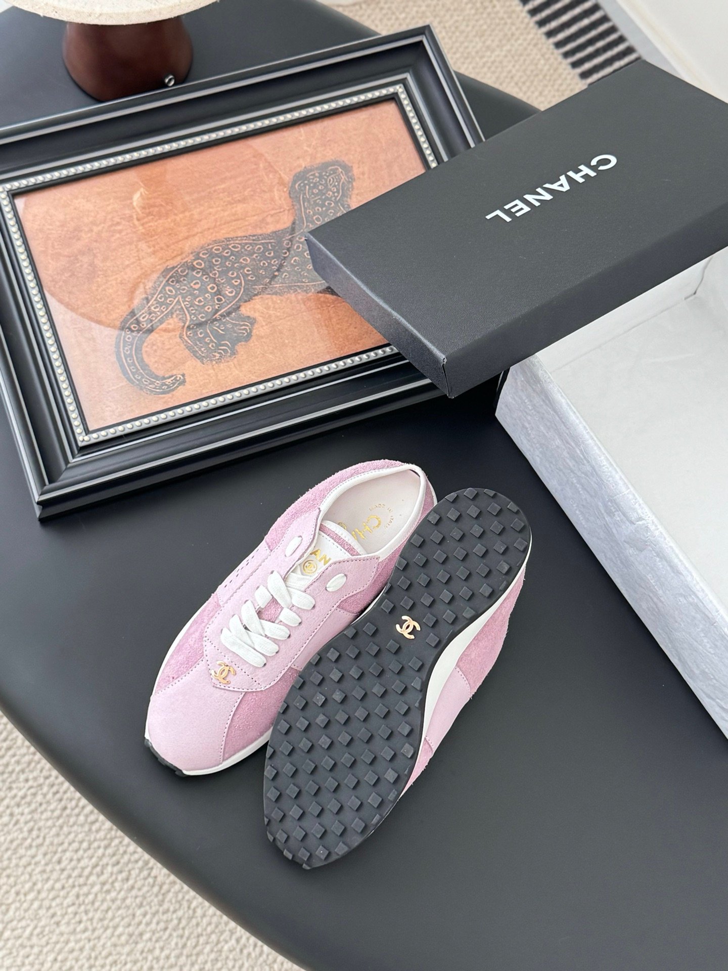 CHANEL Woman - Image 4