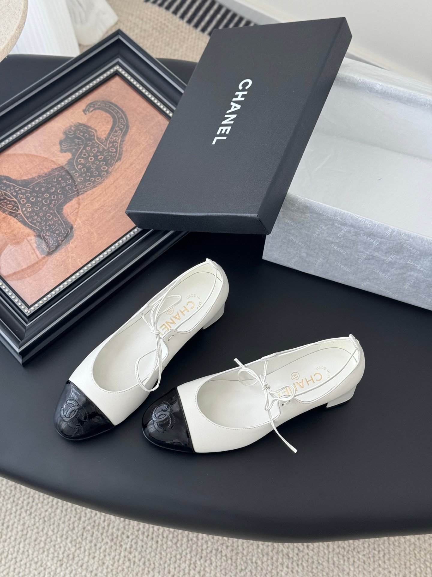 CHANEL Woman - Image 4