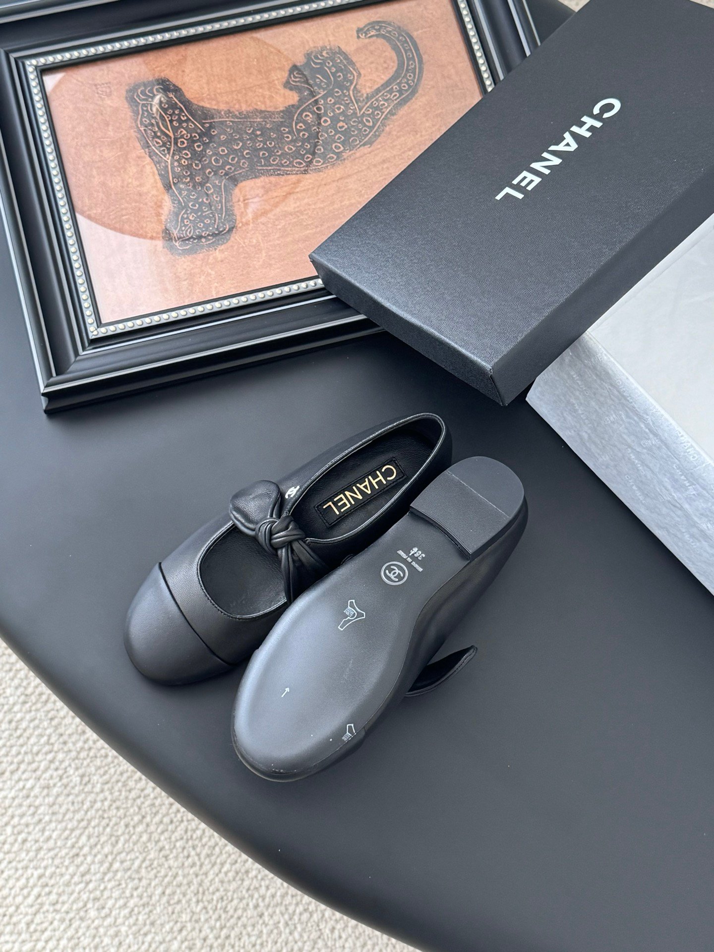 CHANEL Woman - Image 4