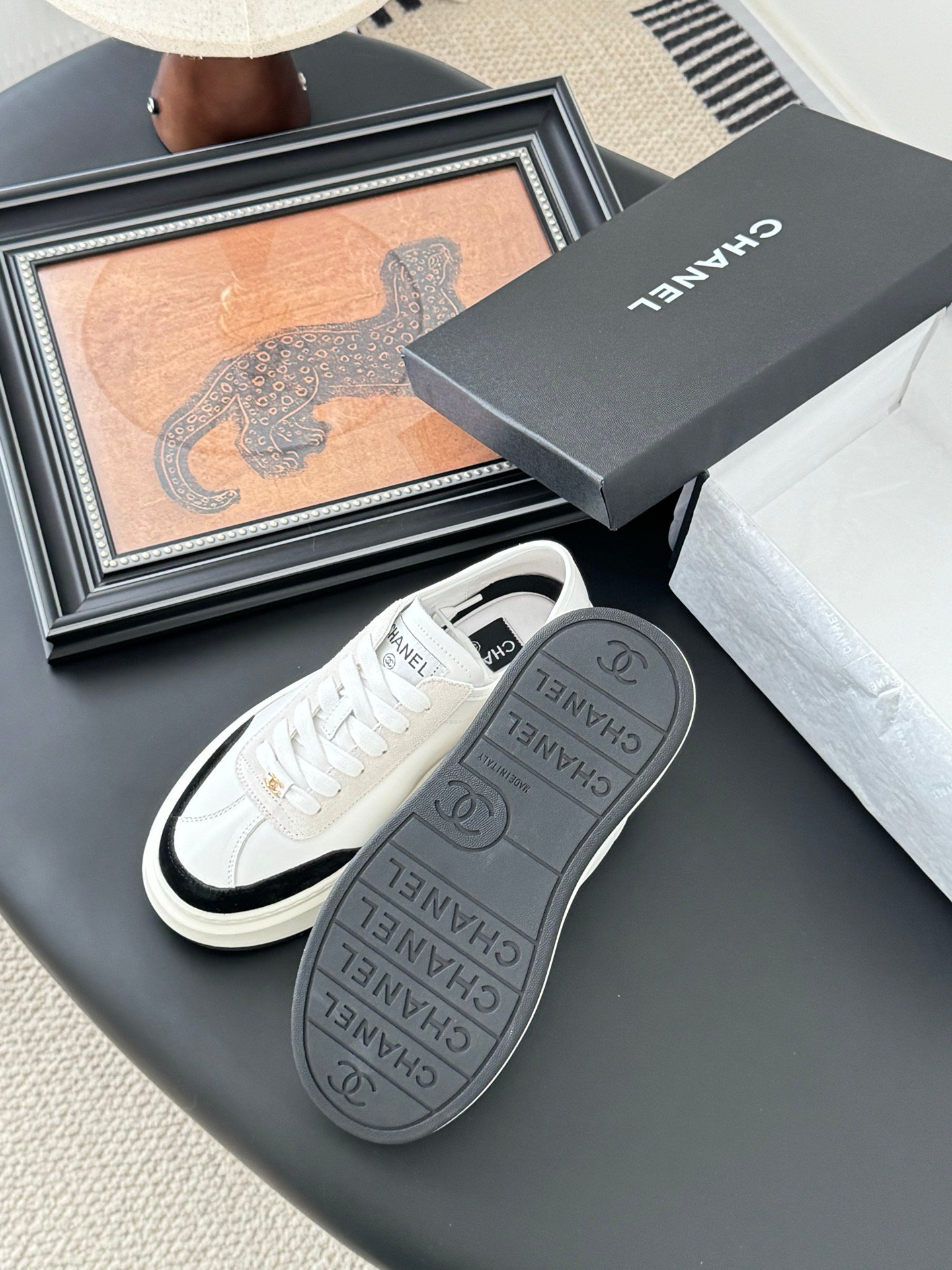 CHANEL Woman - Image 6