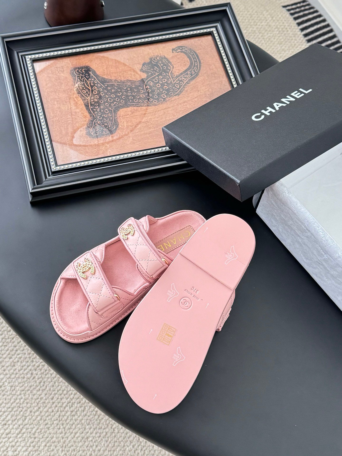 CHANEL Woman - Image 6
