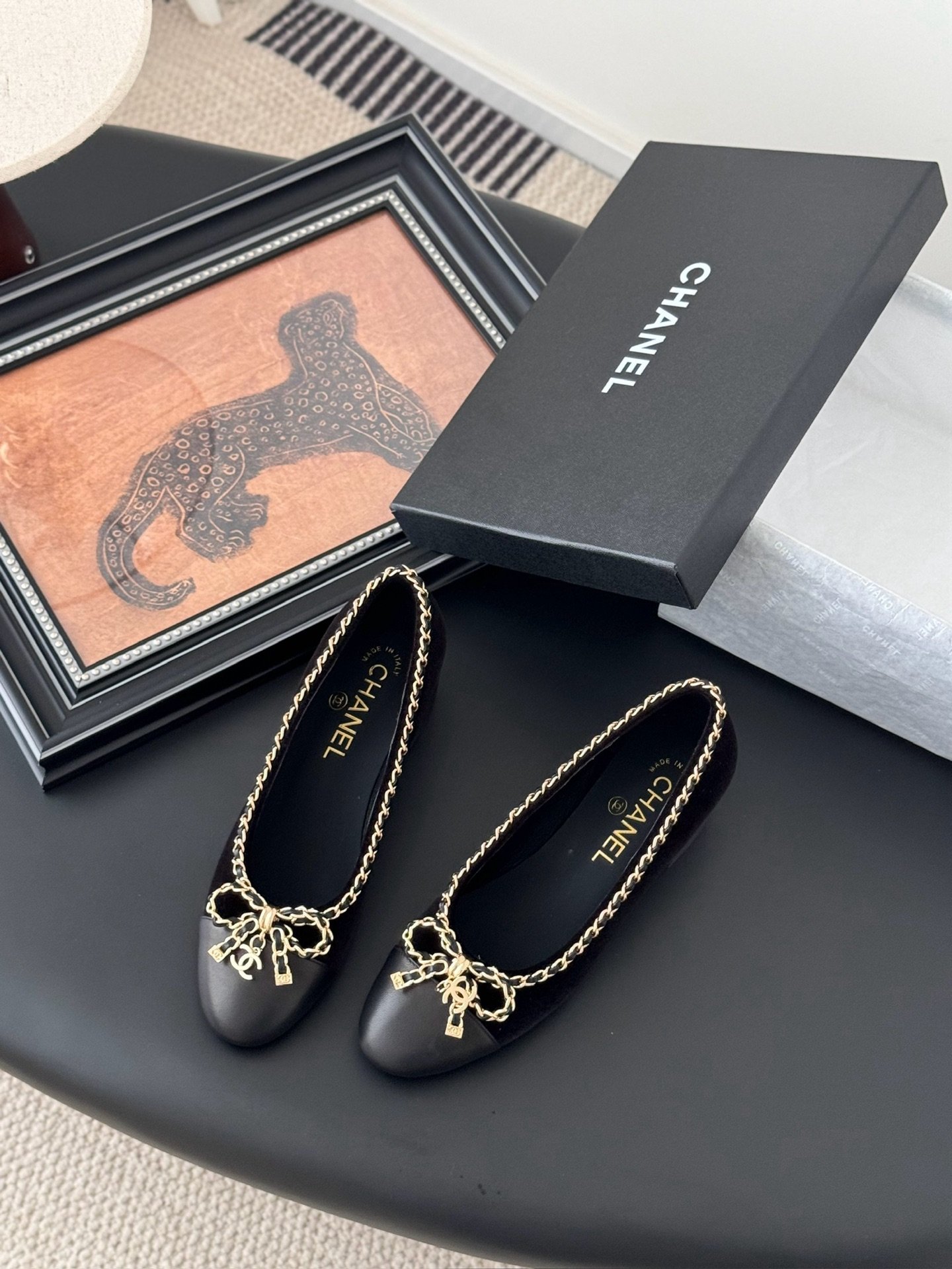 CHANEL Woman - Image 6