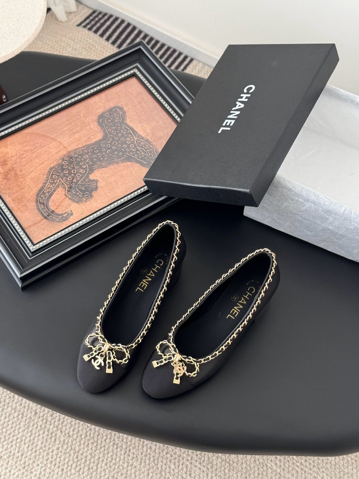 CHANEL Woman - Image 6