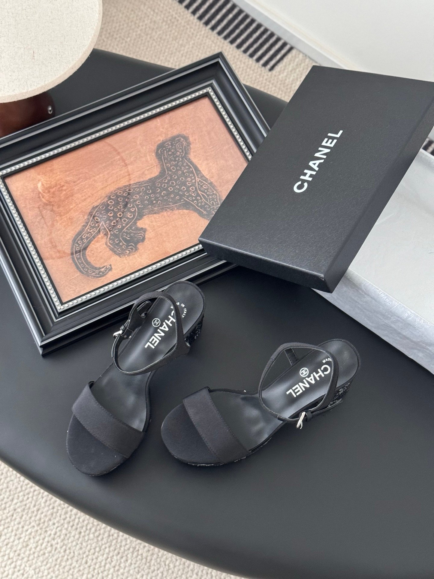 CHANEL Woman - Image 6