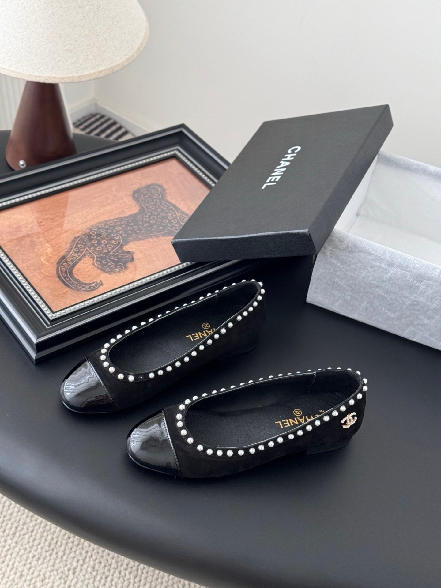 CHANEL Woman - Image 6