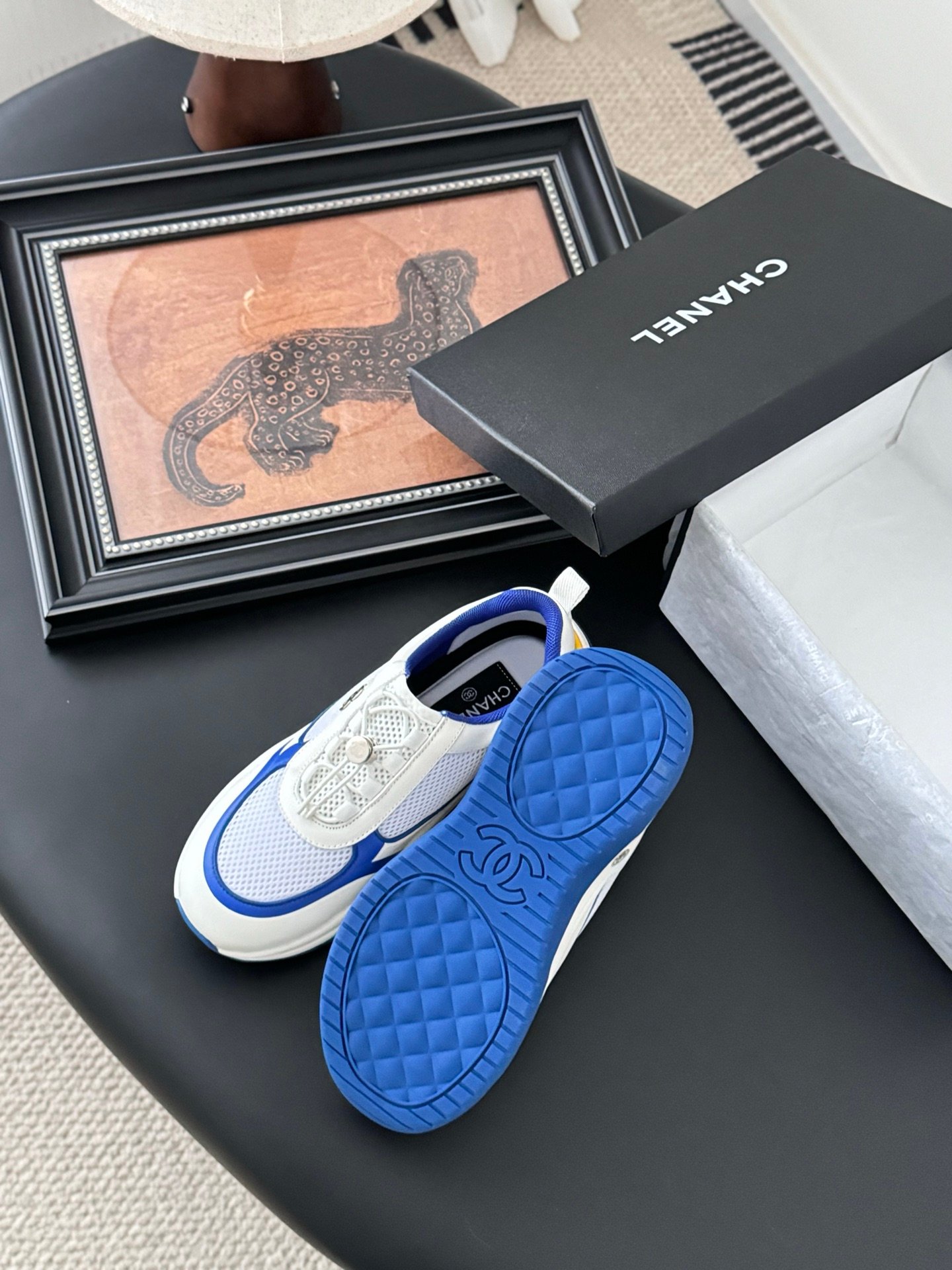 CHANEL Woman - Image 6