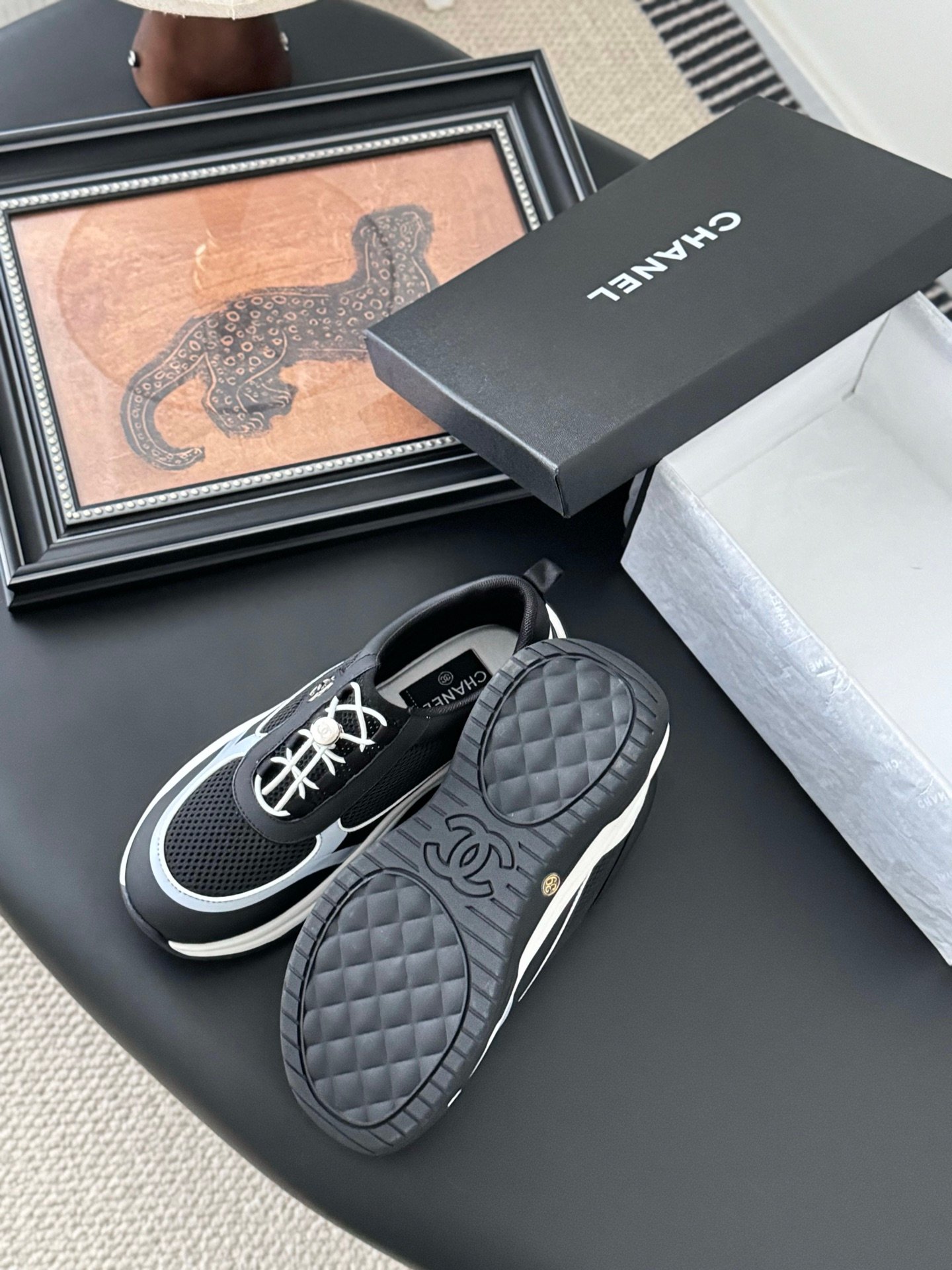 CHANEL Woman - Image 6