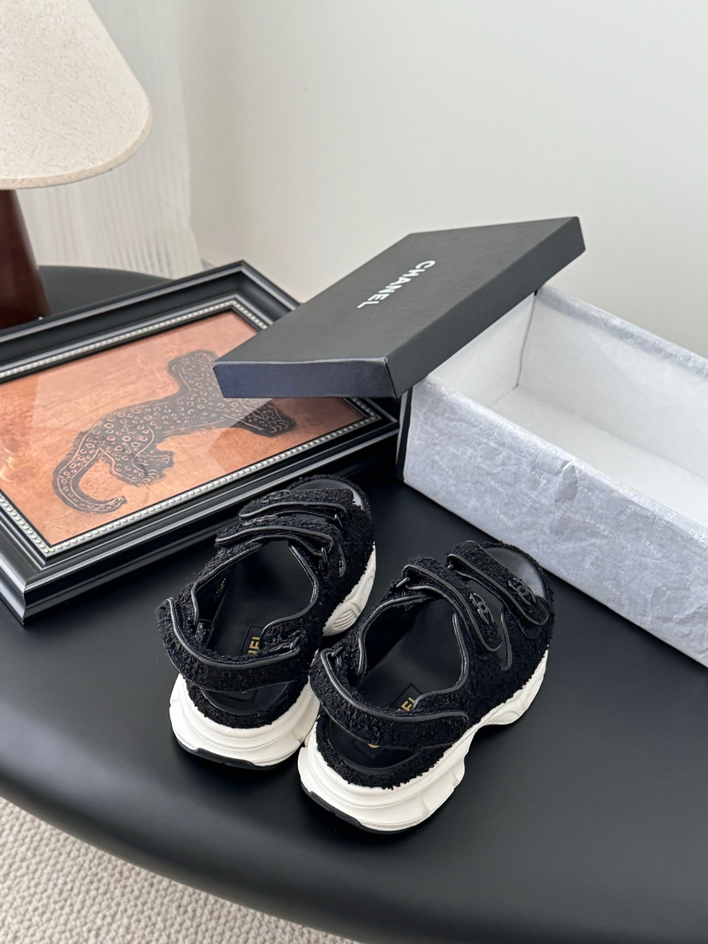 CHANEL Woman - Image 6