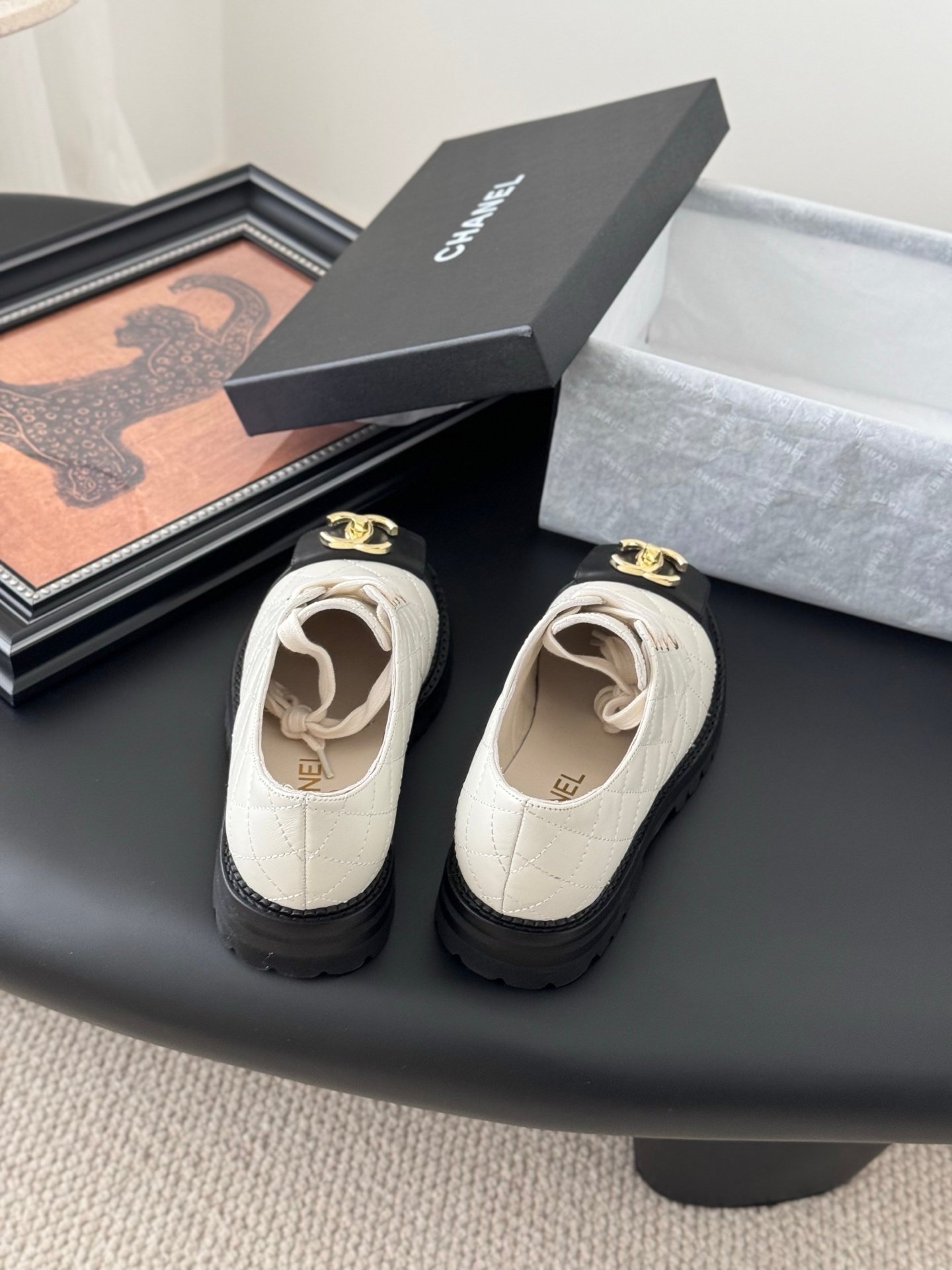 CHANEL Woman - Image 6