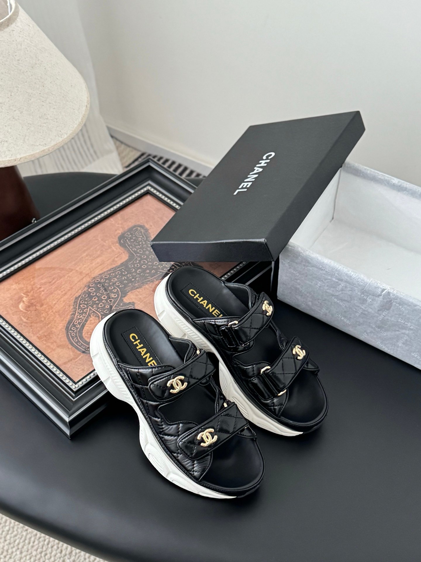 CHANEL Woman - Image 6