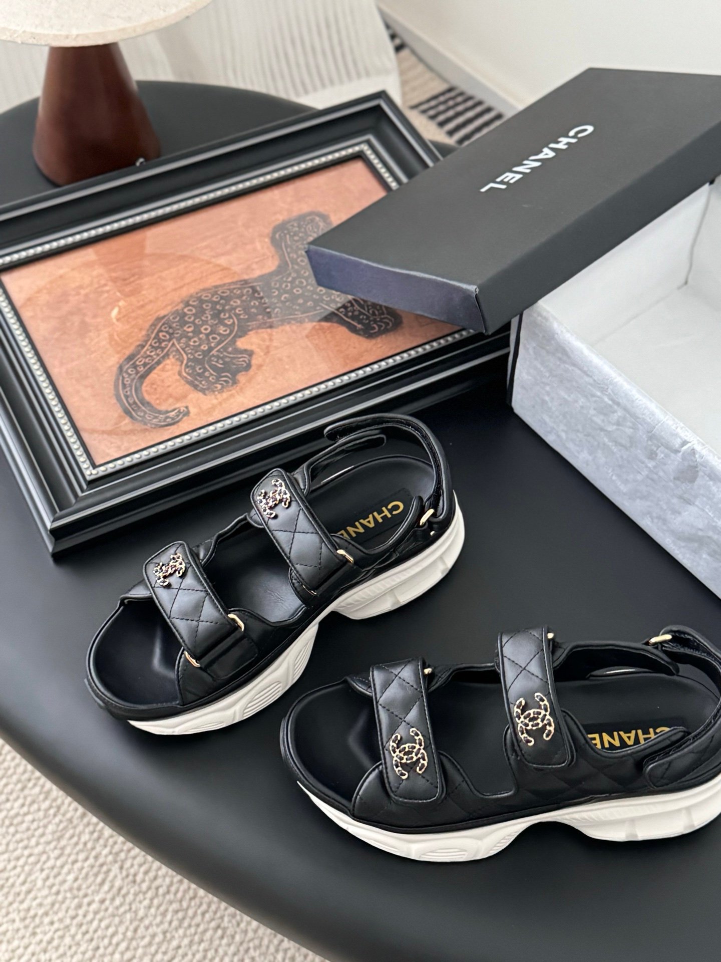 CHANEL Woman - Image 4