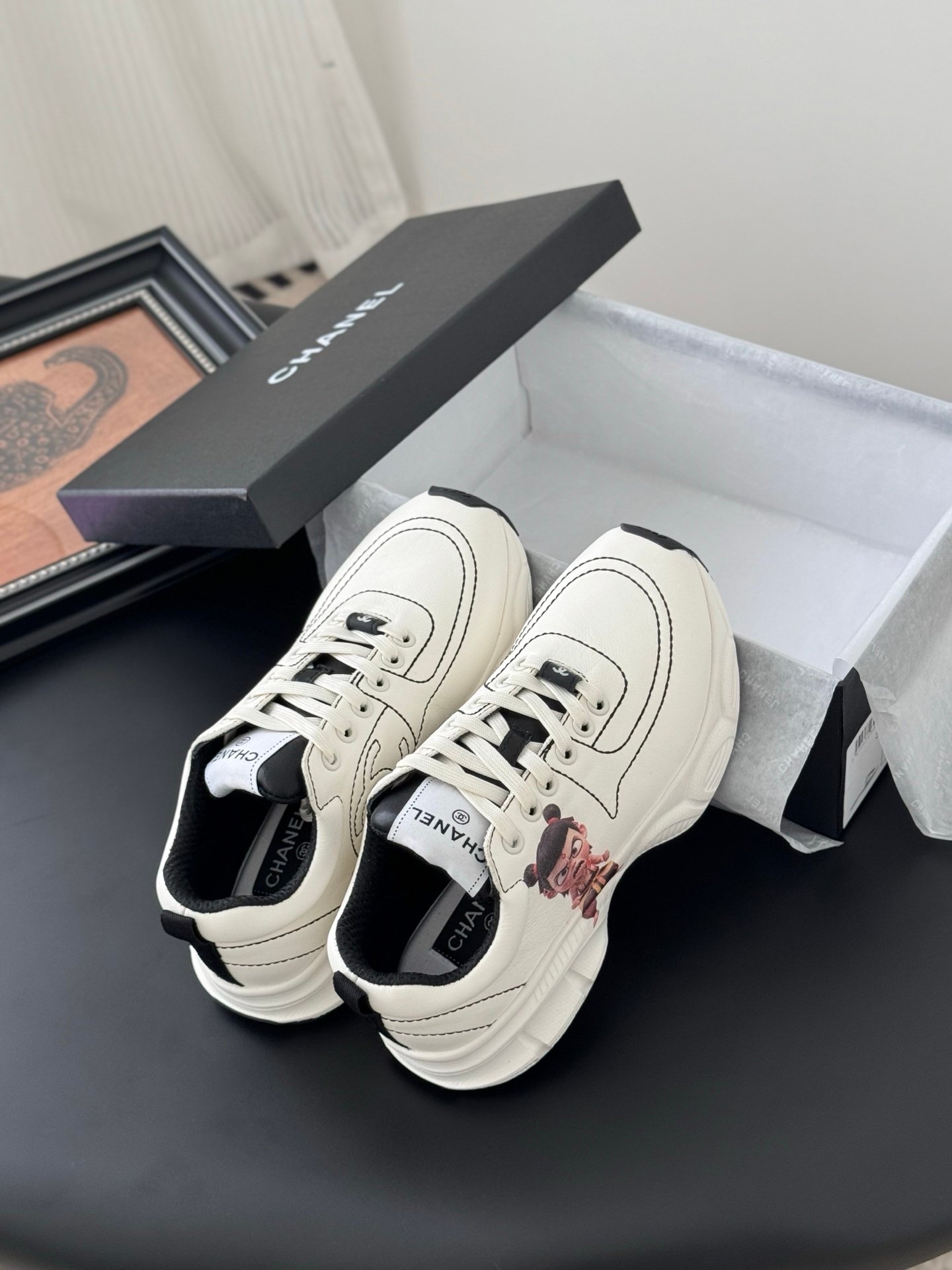 CHANEL Woman - Image 6