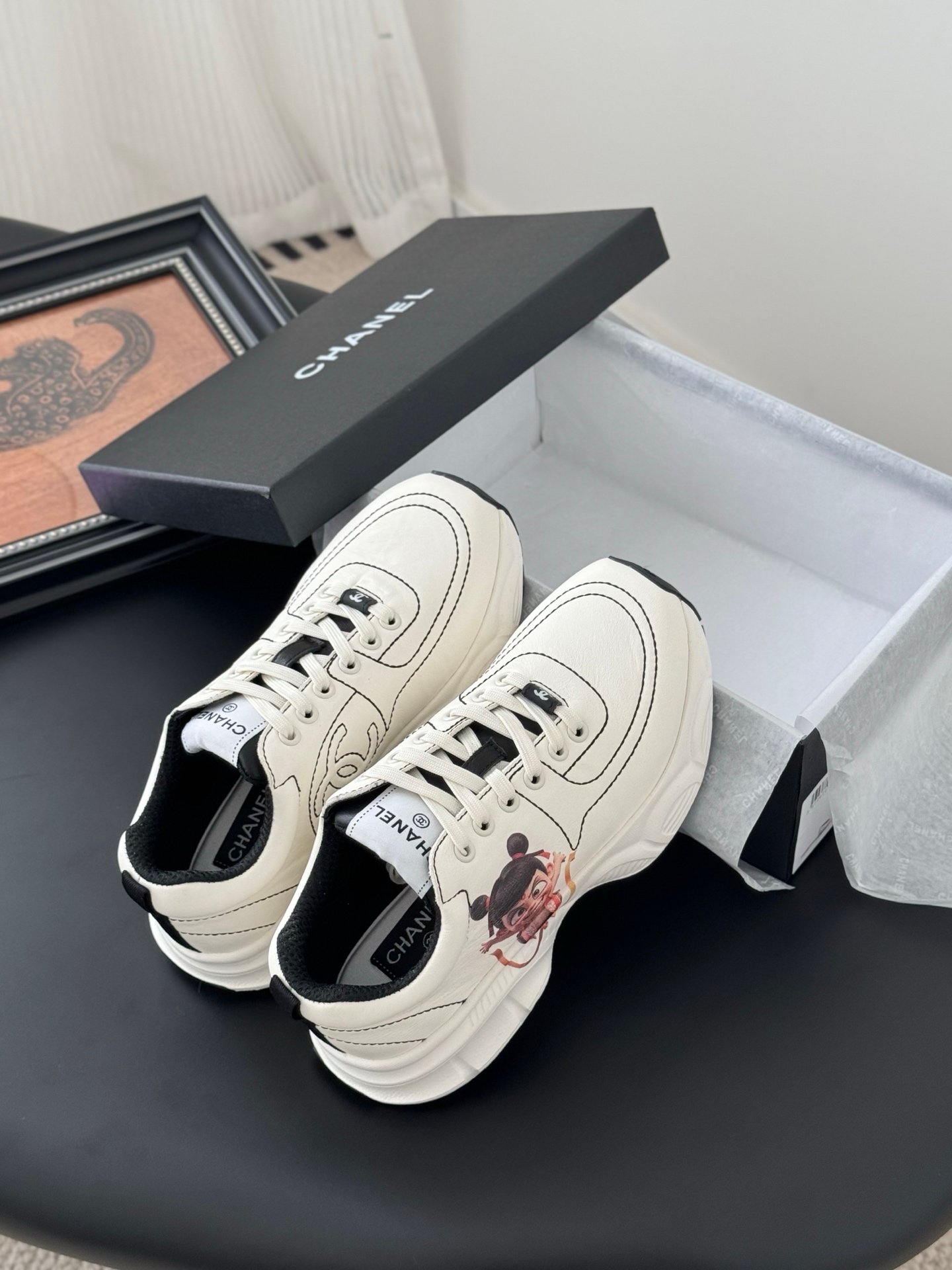 CHANEL Woman - Image 6