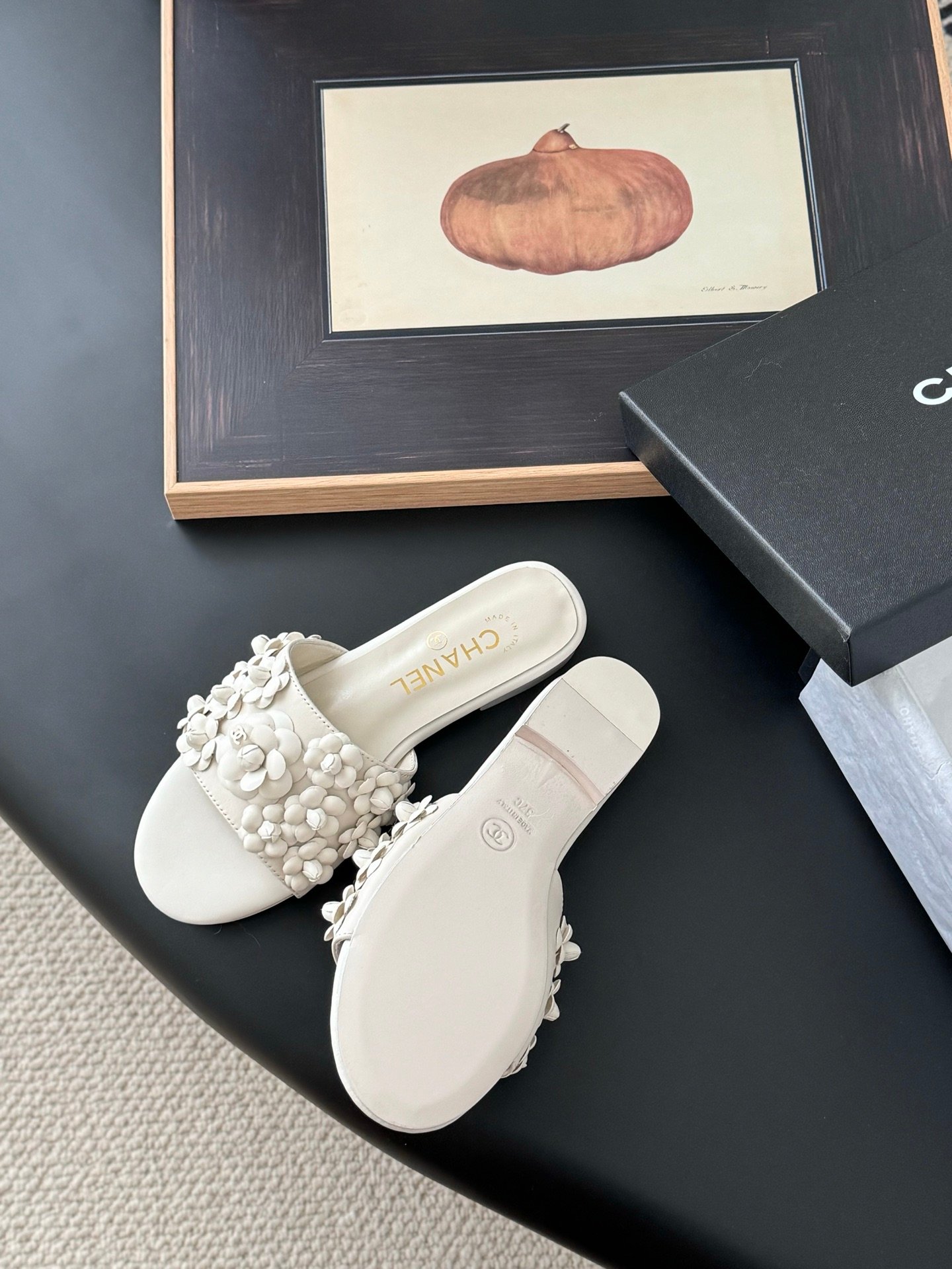 CHANEL Woman - Image 6