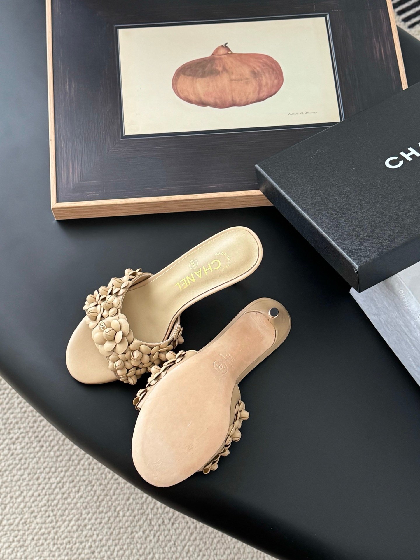 CHANEL Woman - Image 6