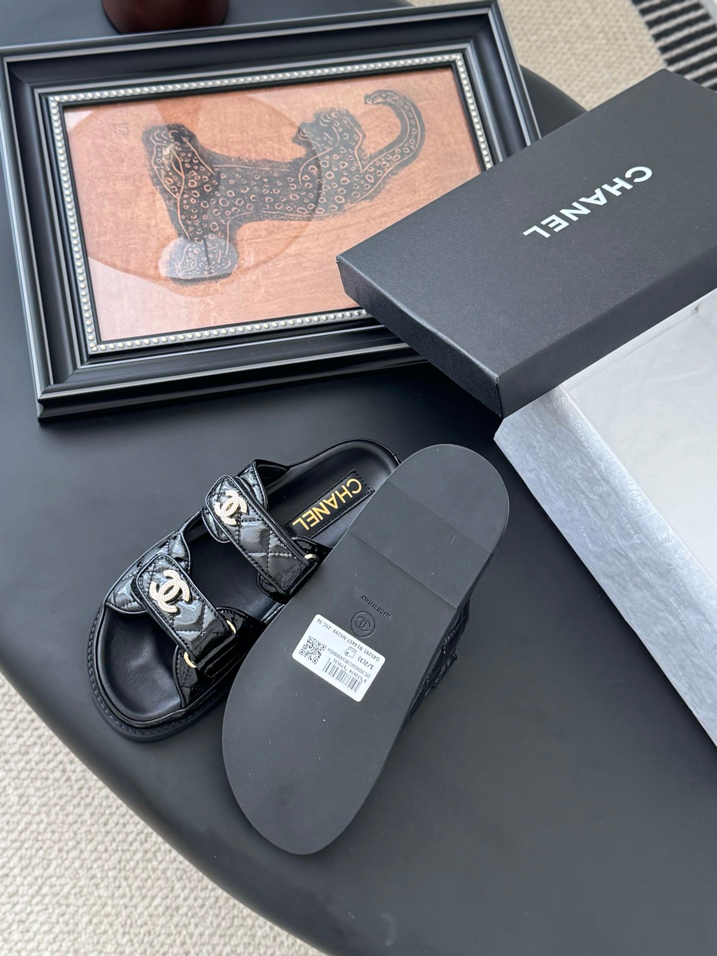 CHANEL Woman - Image 6