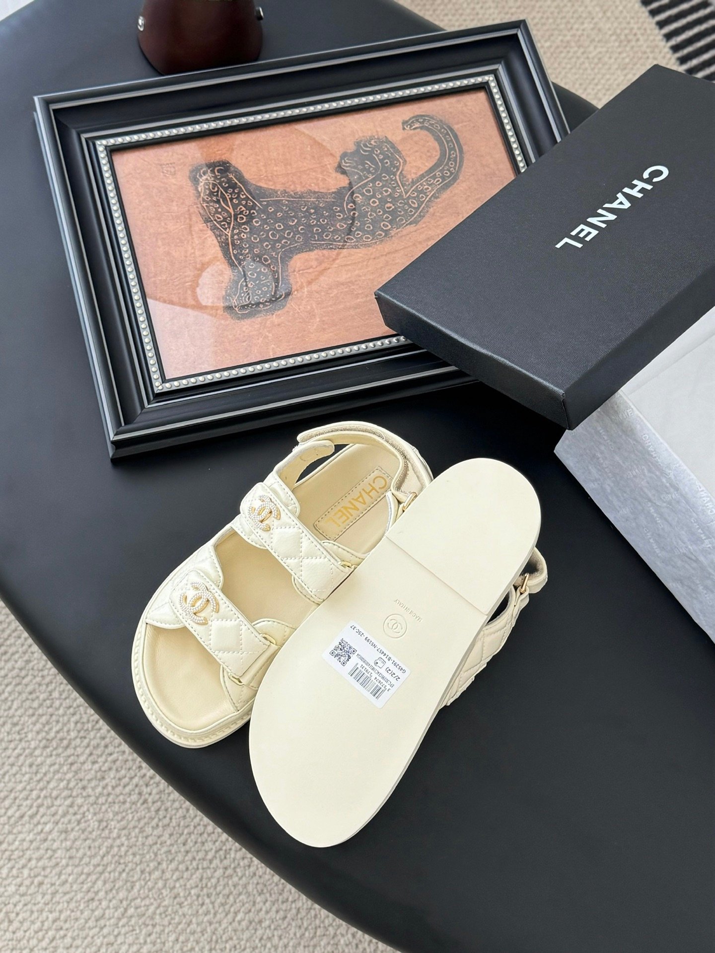 CHANEL Woman - Image 6