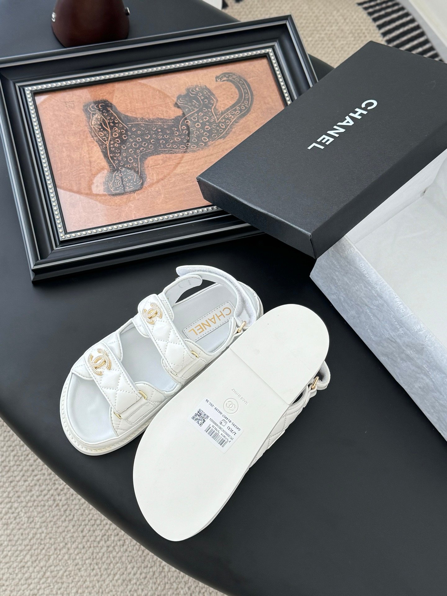 CHANEL Woman - Image 6