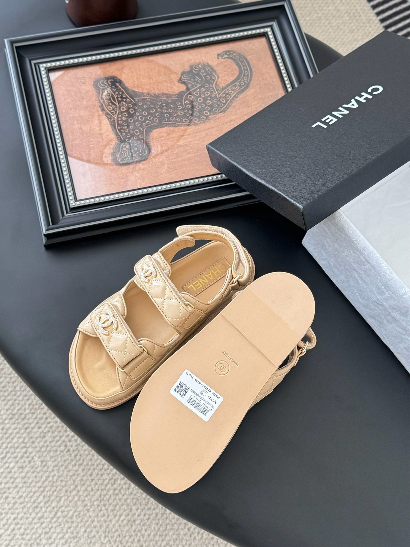 CHANEL Woman - Image 6