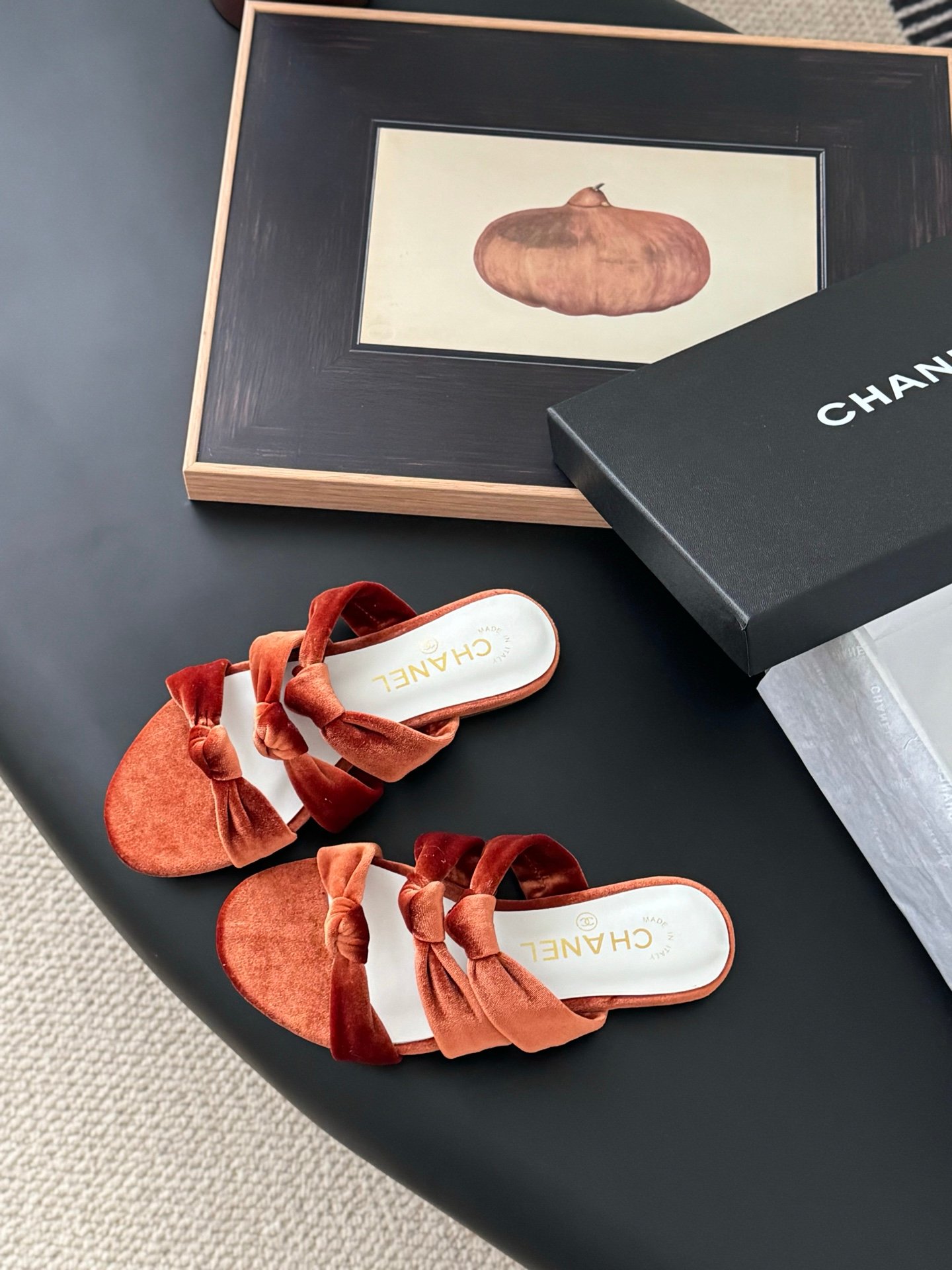 CHANEL Woman - Image 6