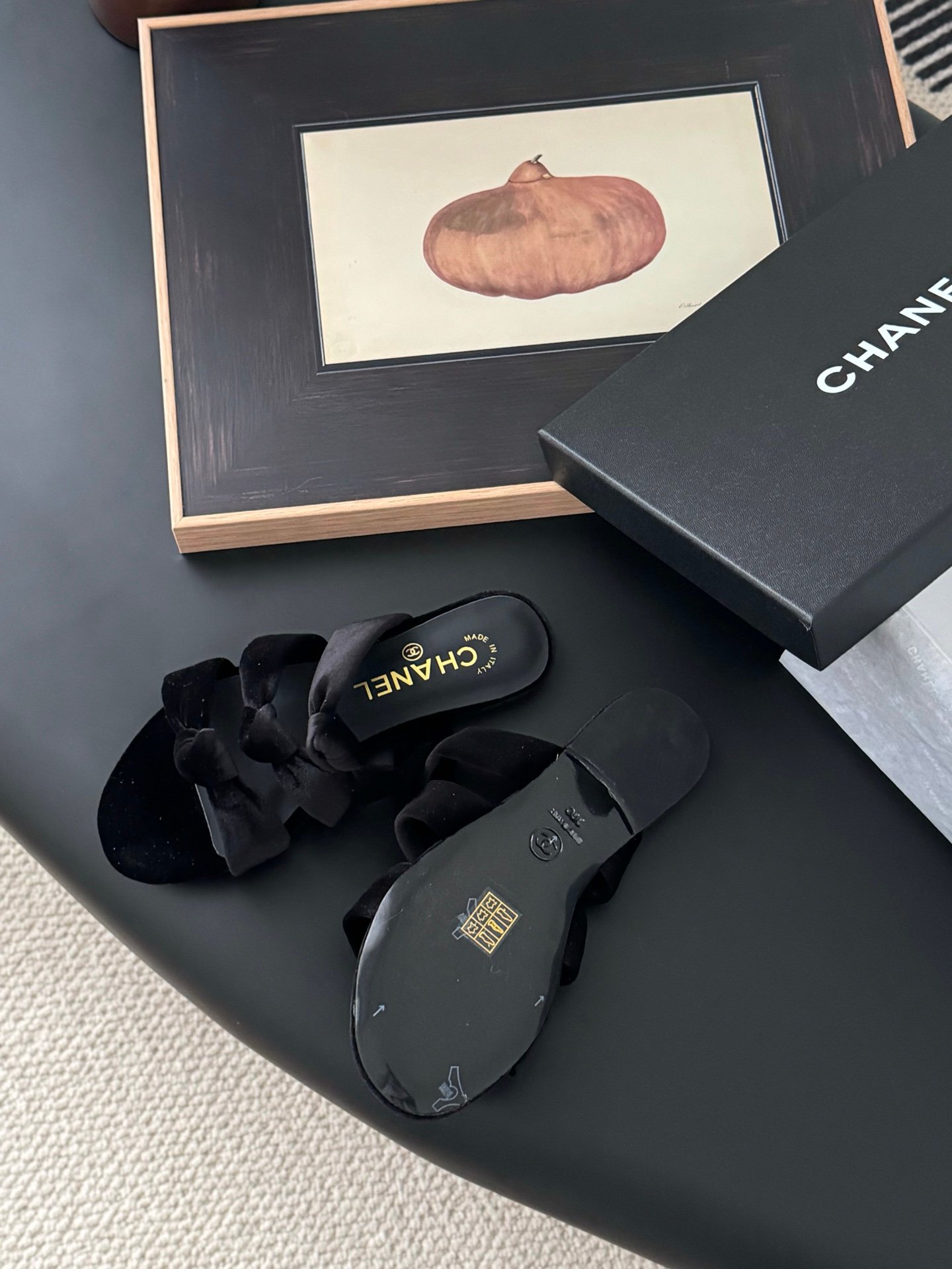 CHANEL Woman - Image 6