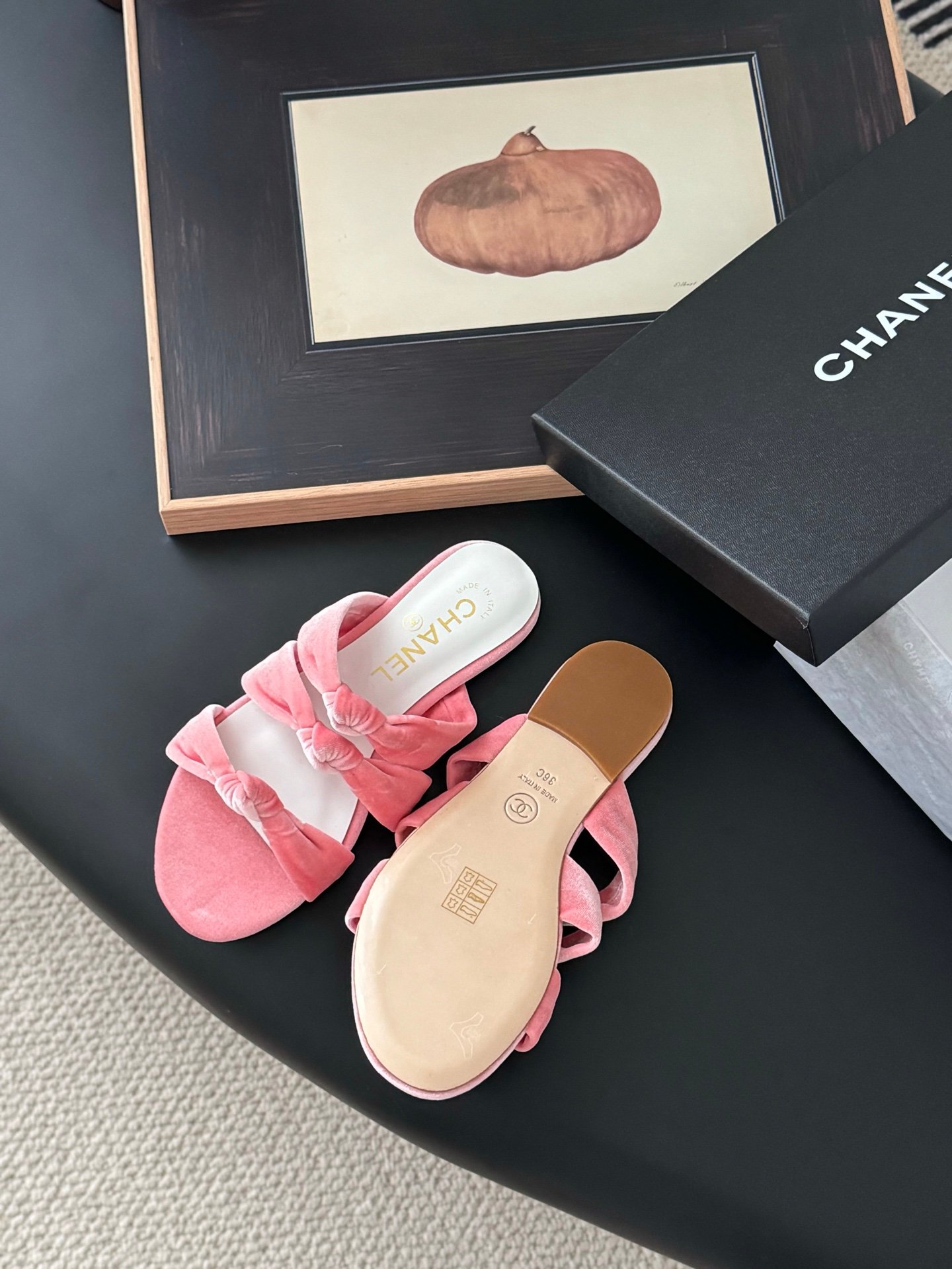 CHANEL Woman - Image 6