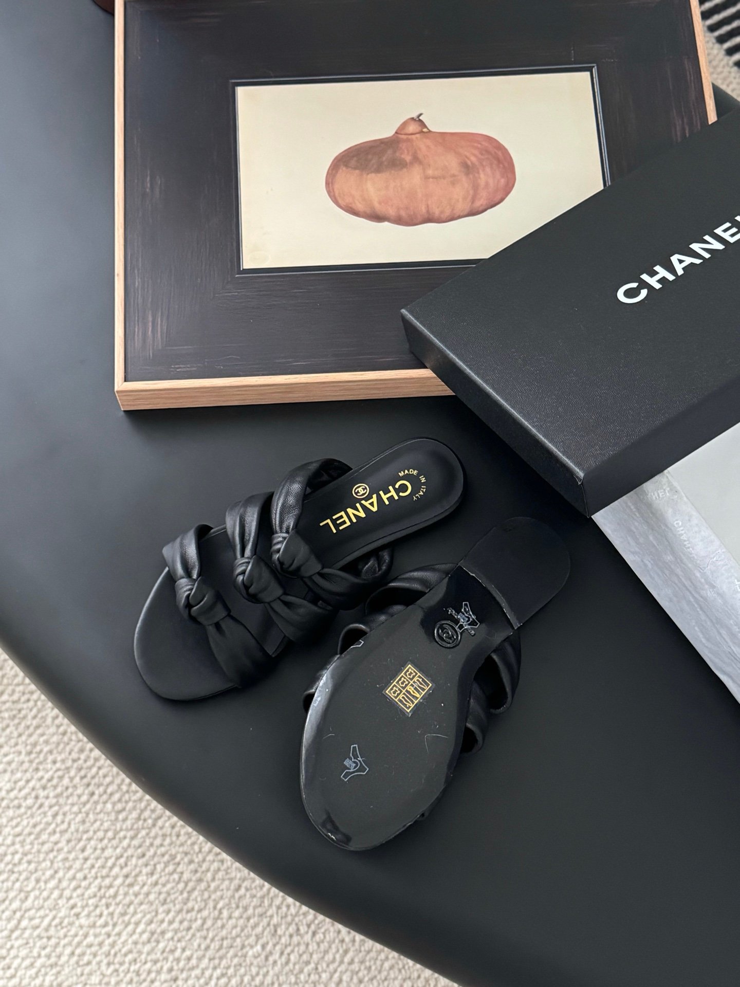 CHANEL Woman - Image 6